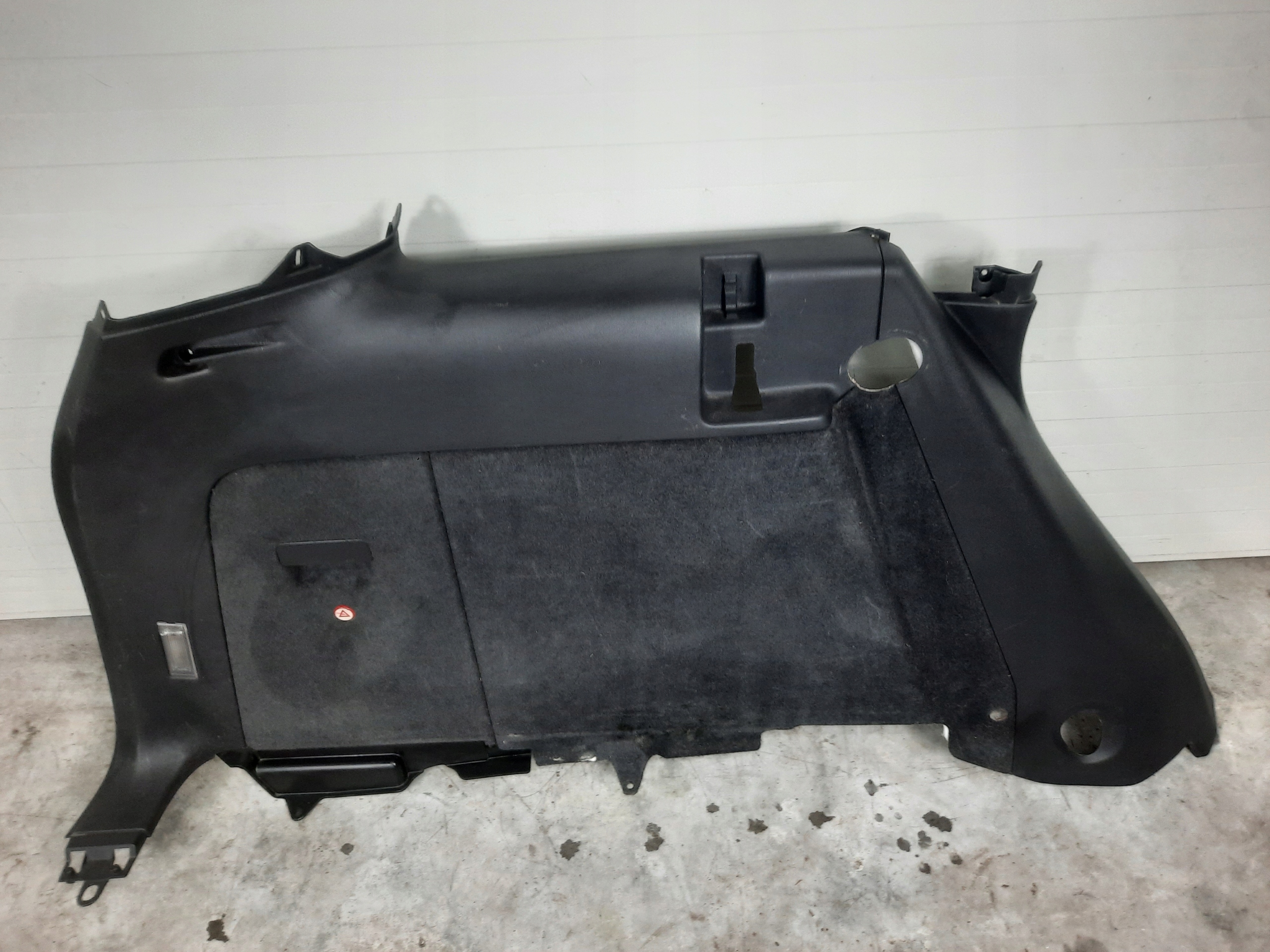 7L6867037AN - БЕКОН БАГАЖНИКА ЛЕВЫЙ ЗАДНИЙ TOUAREG И 7L