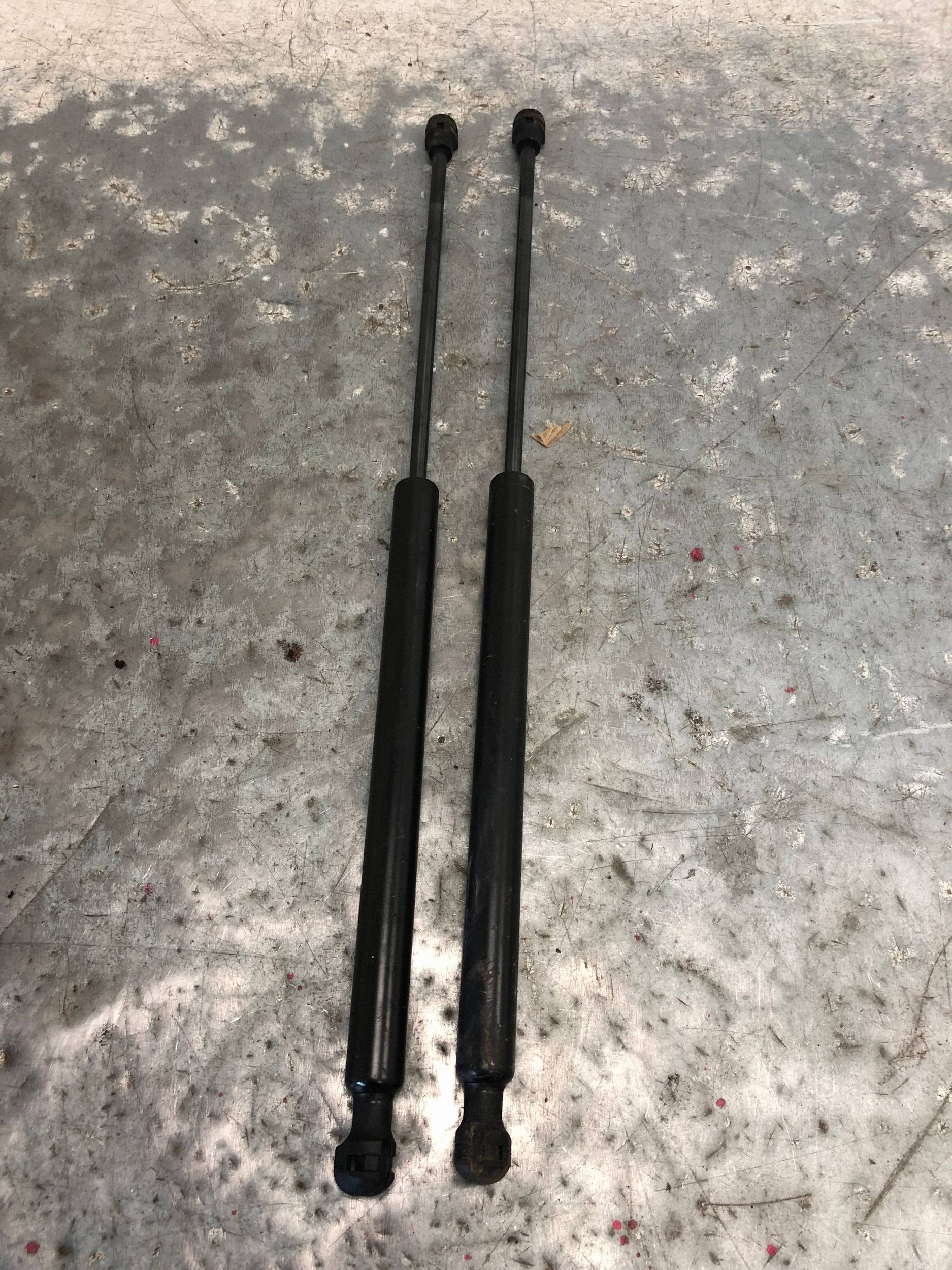 SILOWNIKI bonnet boot RENAULT TWINGO III 904518604R