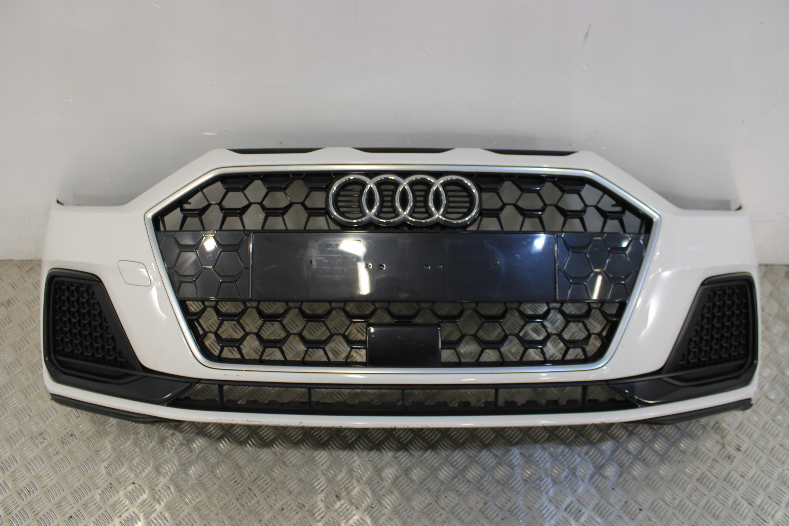 bumper front front complete AUDI A1 II 82A