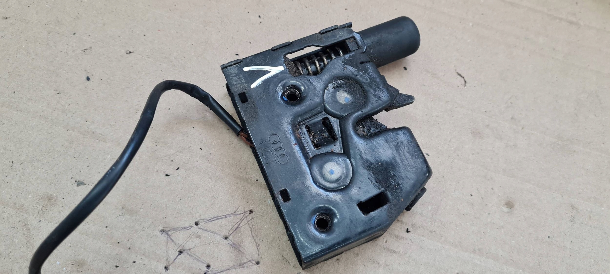 A6 C7 4G S6 bonnet latch lock front 4G0823509C S7 4G A7