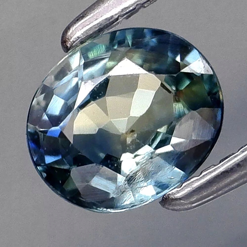 Safír 0.67ct Zelený Ovál eCertifikát Wbd