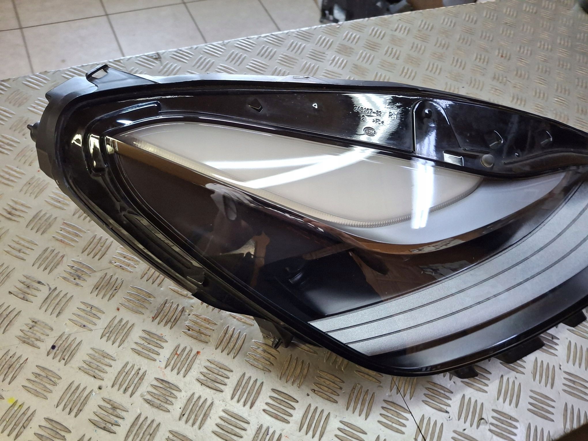 feu droit avant FULL LED TESLA 3 LIFT TESLA Y 2020R->