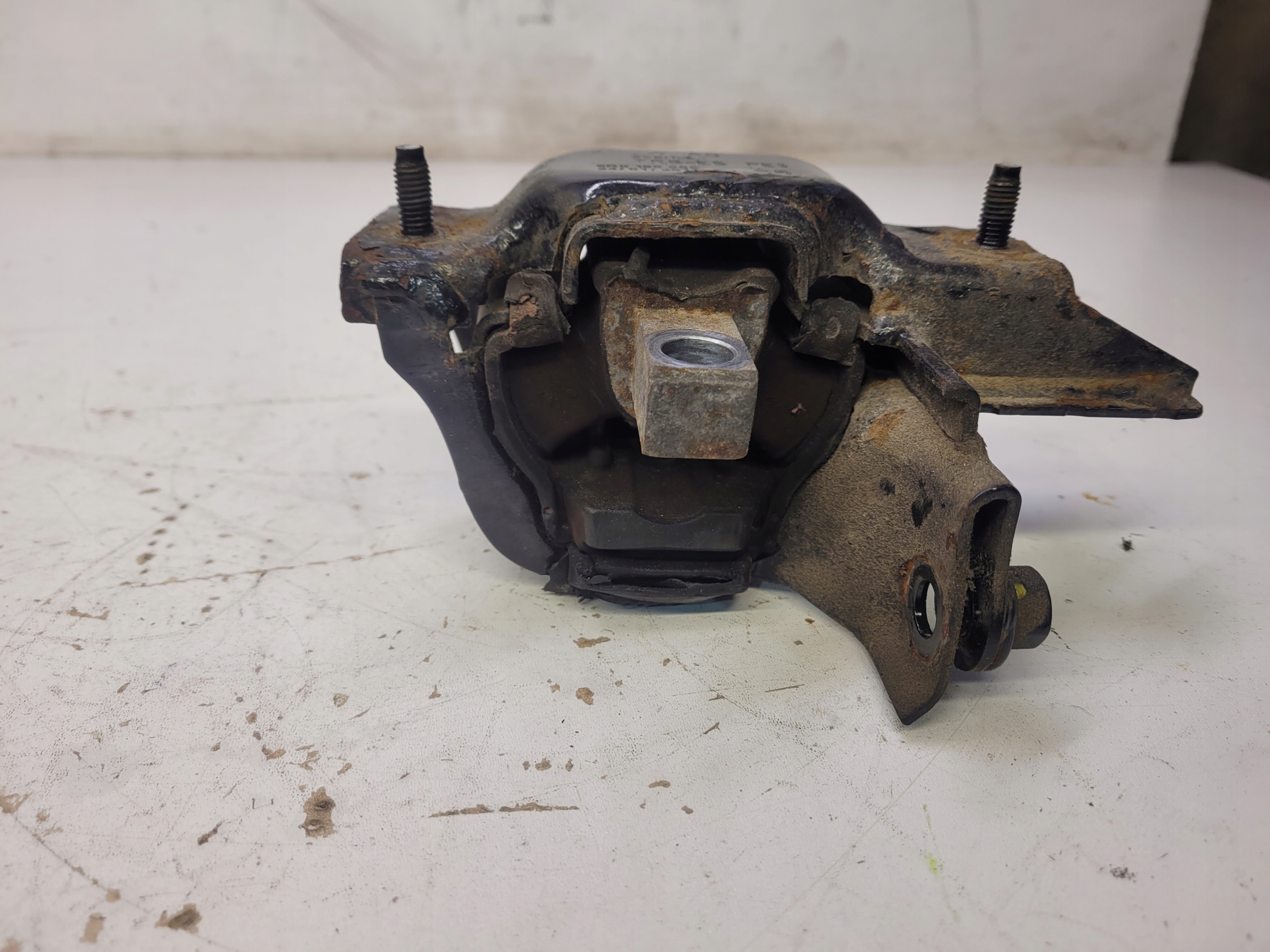 holder engine mount AUDI A1 VW SEAT 6R0199555