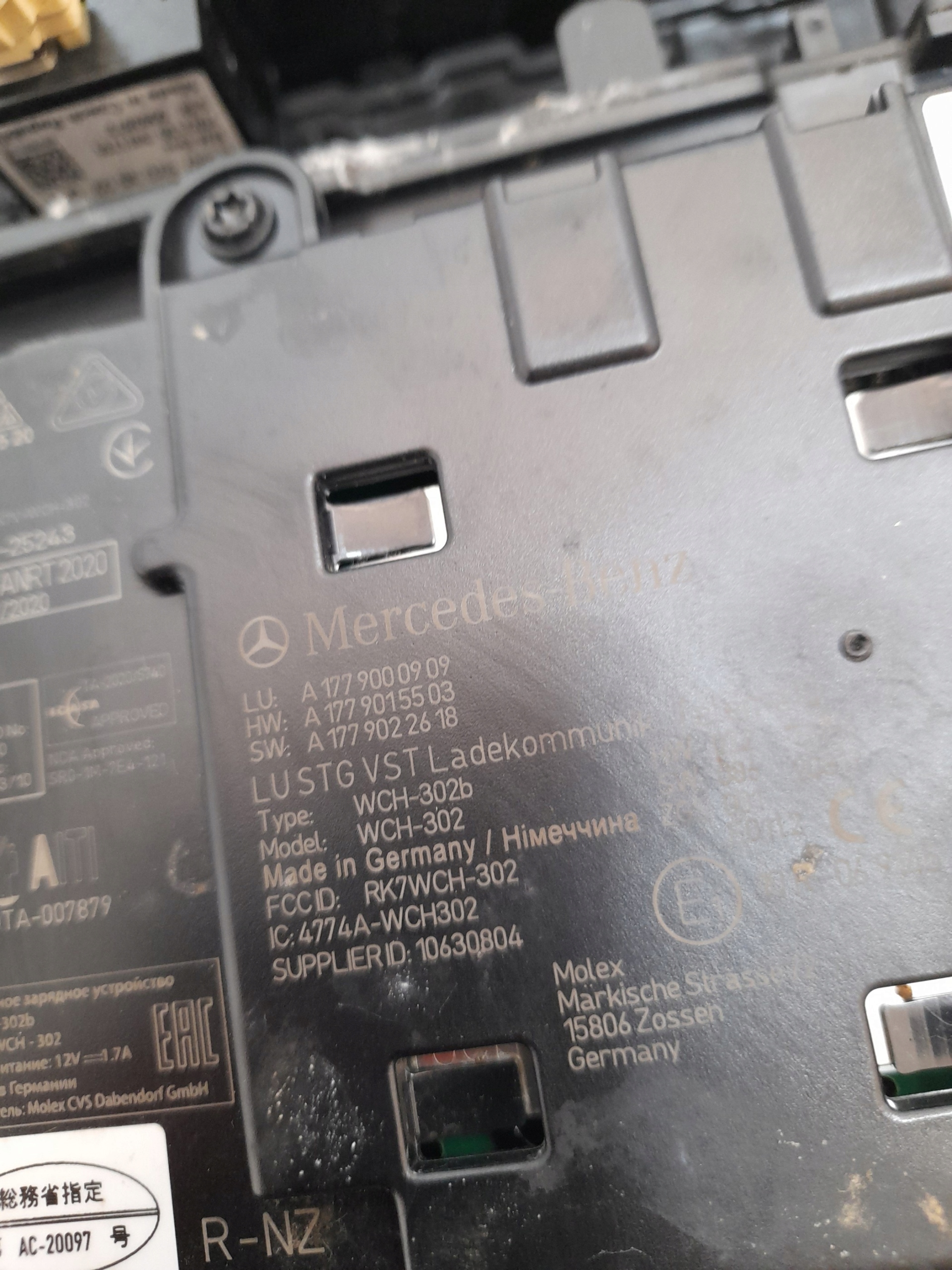 MERCEDES GLA H247 20- панель консоль средняя A1679054700 америка