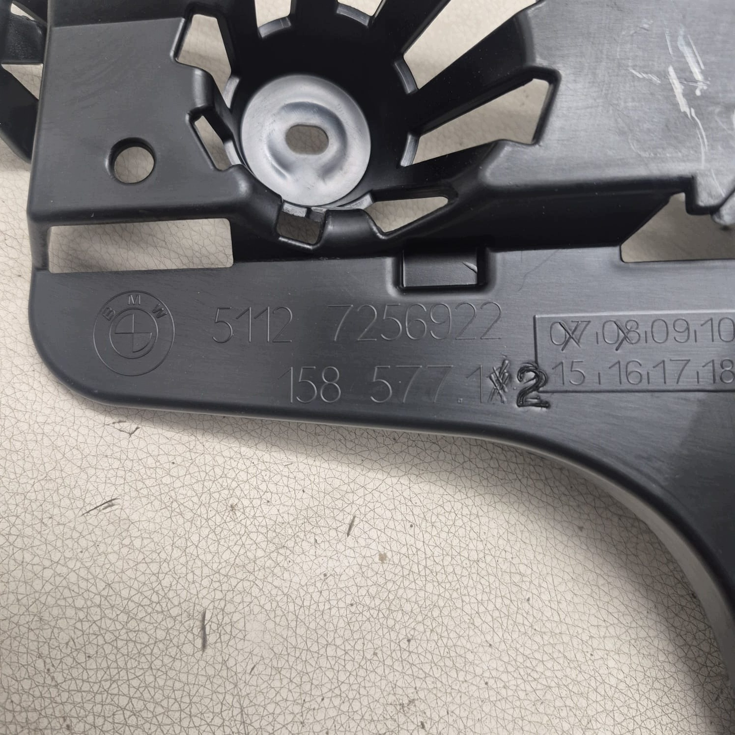 BMW 3 F30 Berline 11-18 Support Console Support plaque Pare choc Arrière