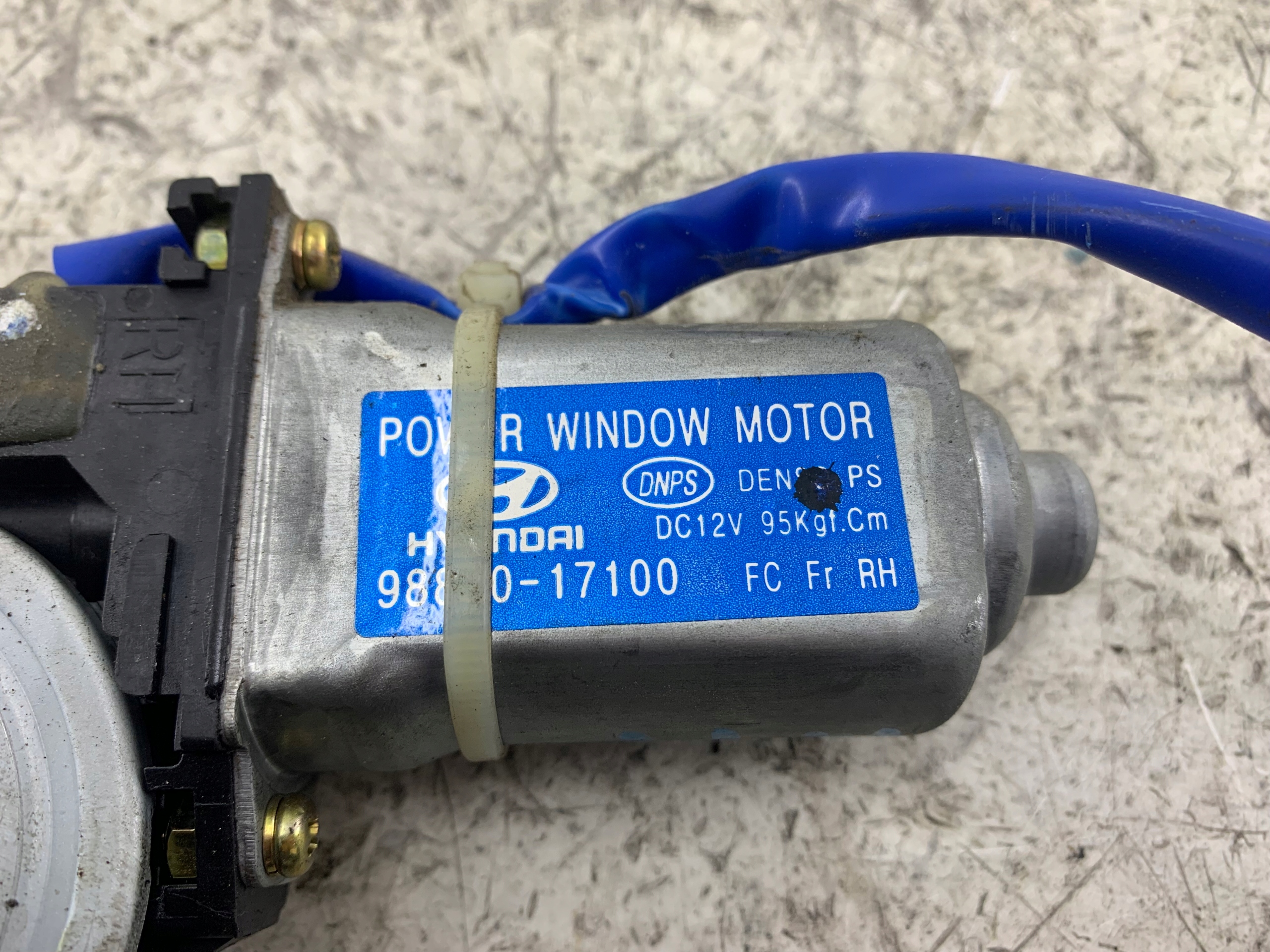 HYUNDAI MATRIX and mini motor windows right front 98820-17100