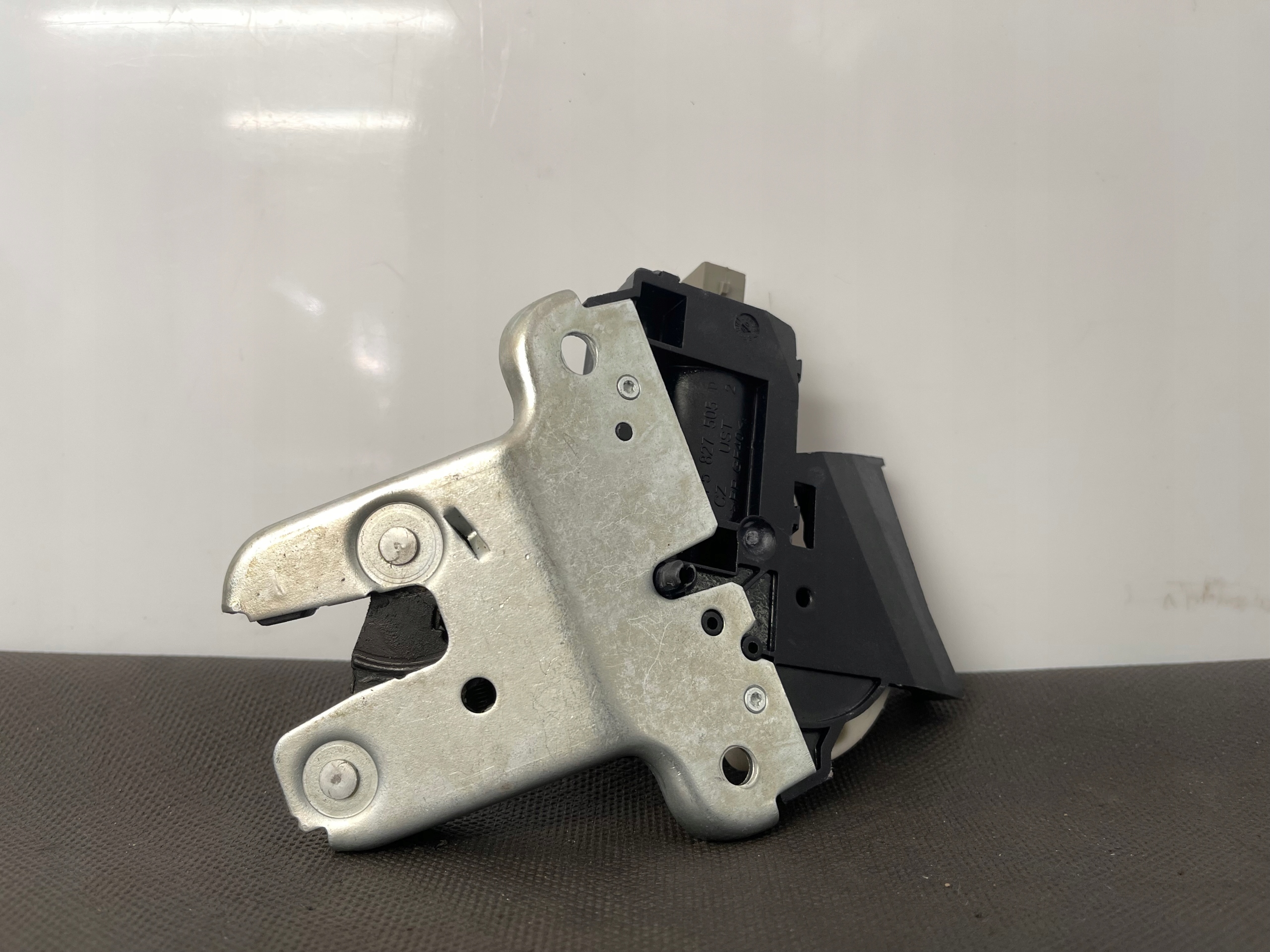 lock bonnet boot rear part rear AUDI A4 B8 AUDI A5 8T 4F5827505D