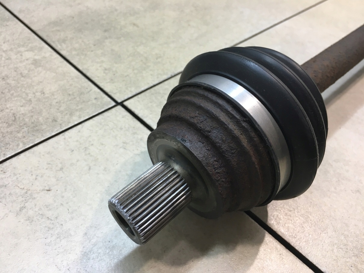 semi-axis left short. VW GOLF V 1.4 FSI