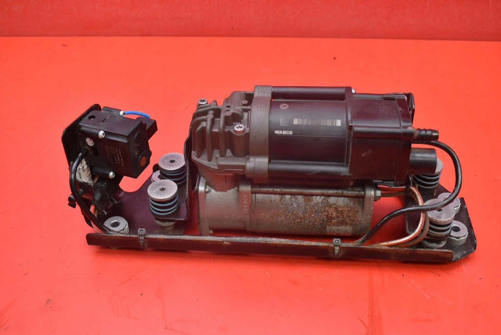 POMPA KOMPRESOR ZAWIESZENIA 6875176 BMW F11 13-17