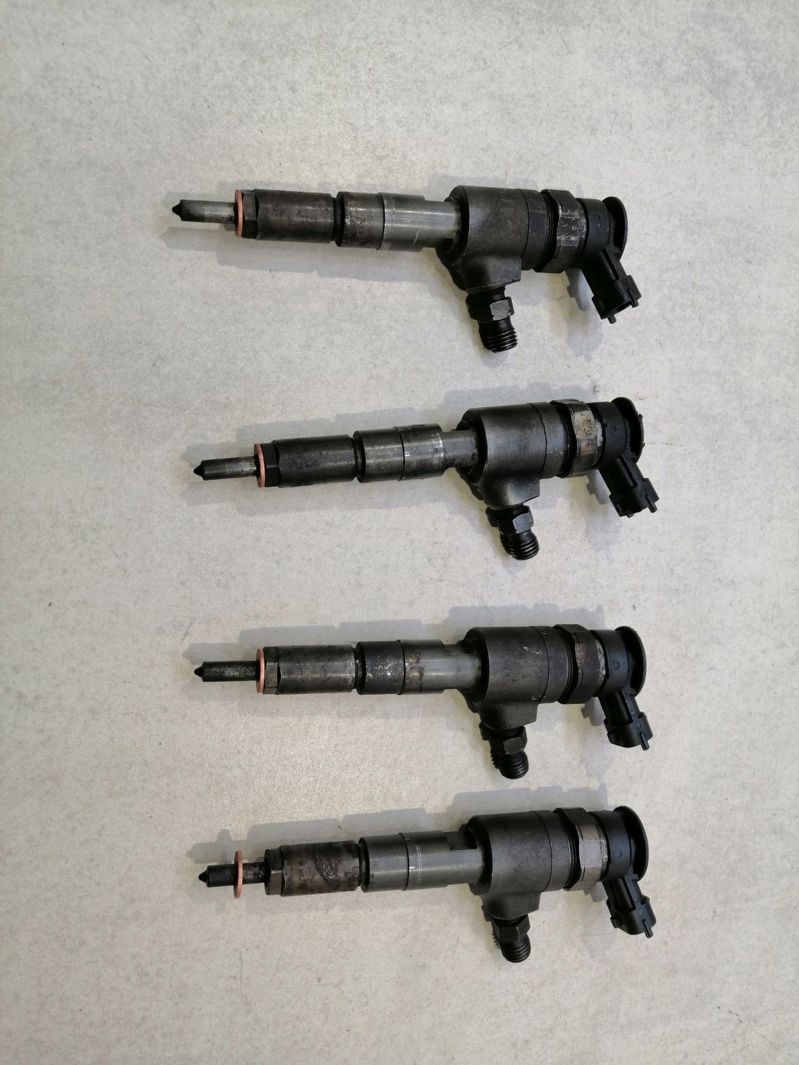 Iniettore CITROEN C3 e 1.4 HDI 0445110135
