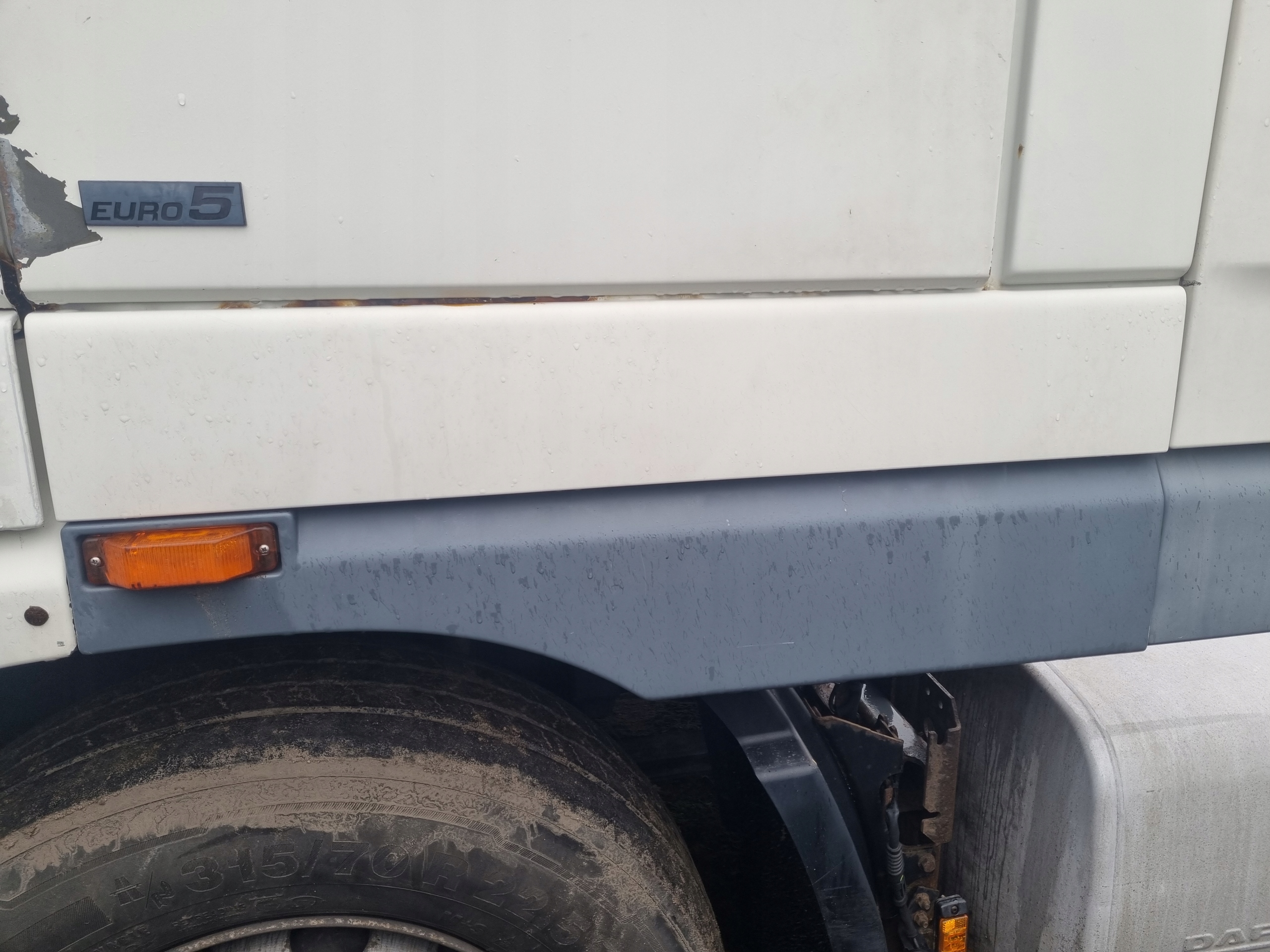 PRZEDŁUŻENIE STOPNICY KABINY LEWE NADKOLE DAF XF 105