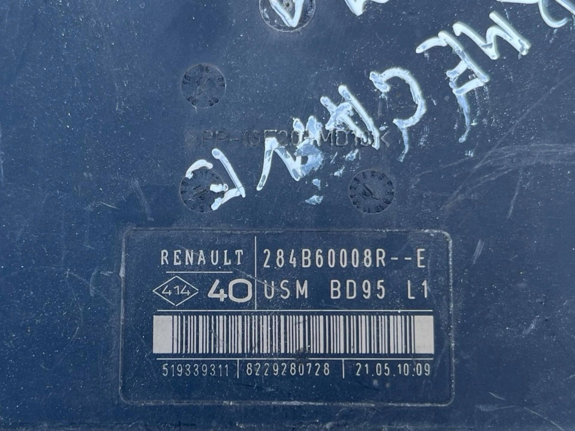 Module fusibles Renault Megane 3 2009 284B60008R