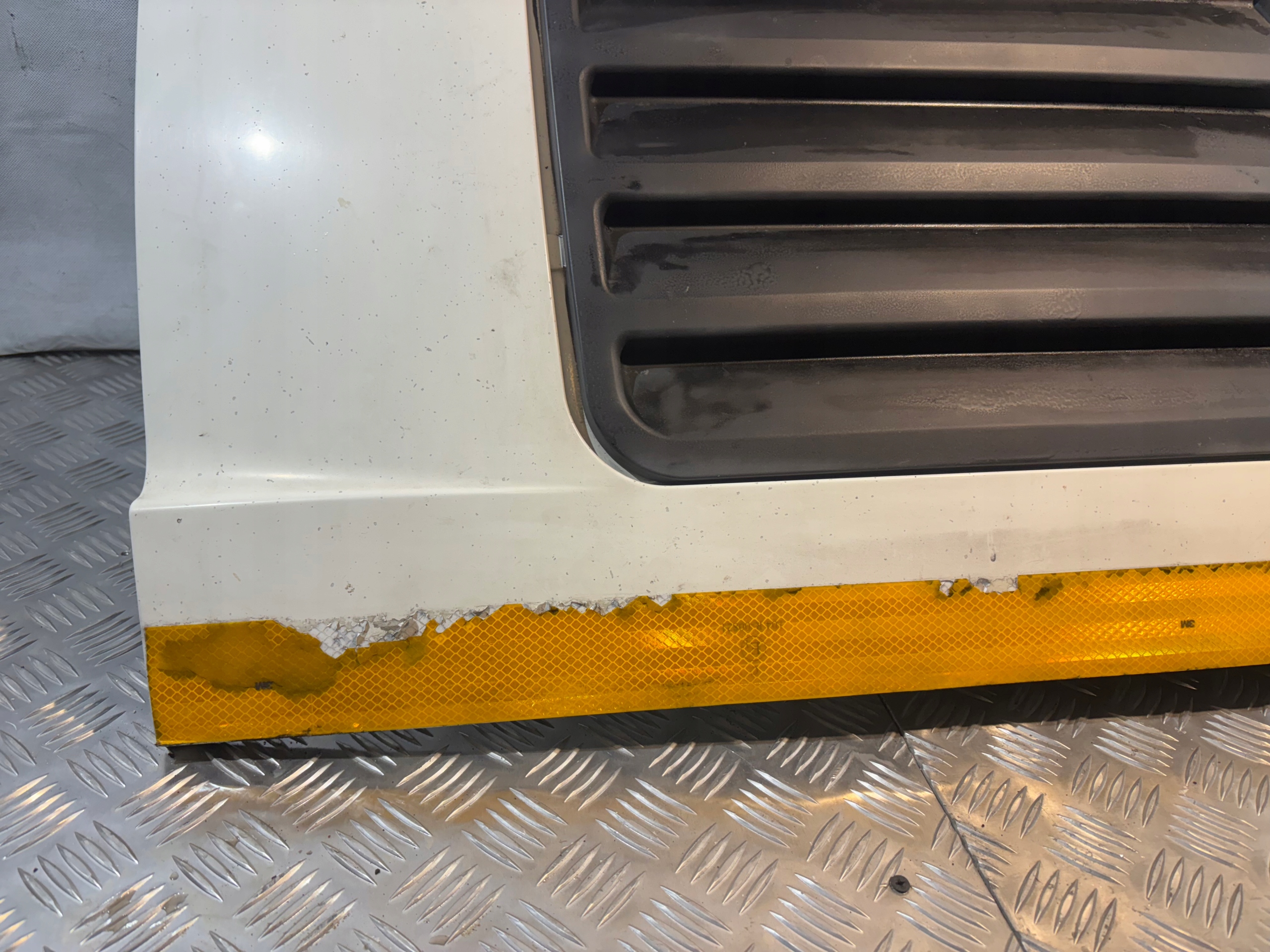 bonnet grille front MAN TGL 81.61110.0063