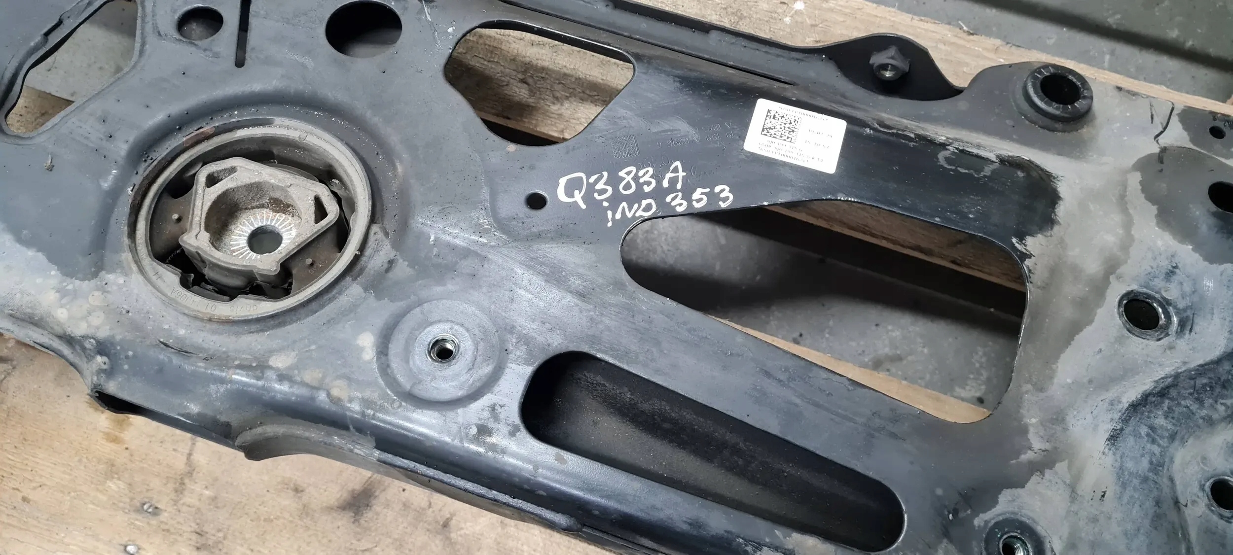 Q3 83A subframe axle beam sider LAWA below engine front axle beam 3Q0199315G