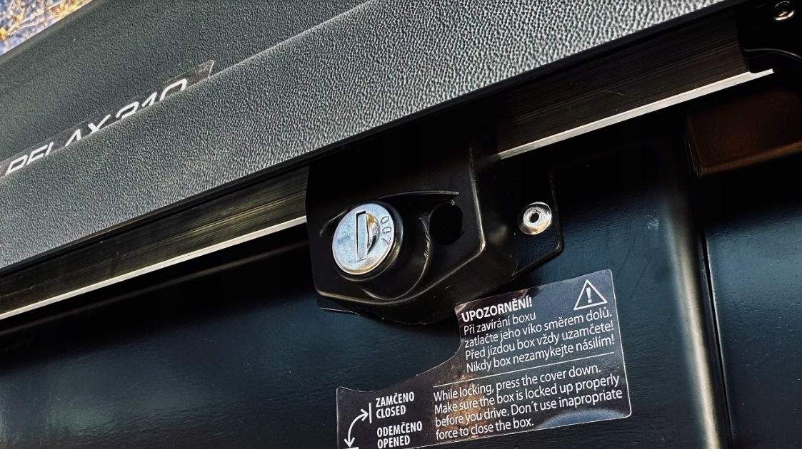 BAGAŻNIK DACHOWY BOX NA DACH KUFER 300 L 205x47x45 System montażu obejmy 