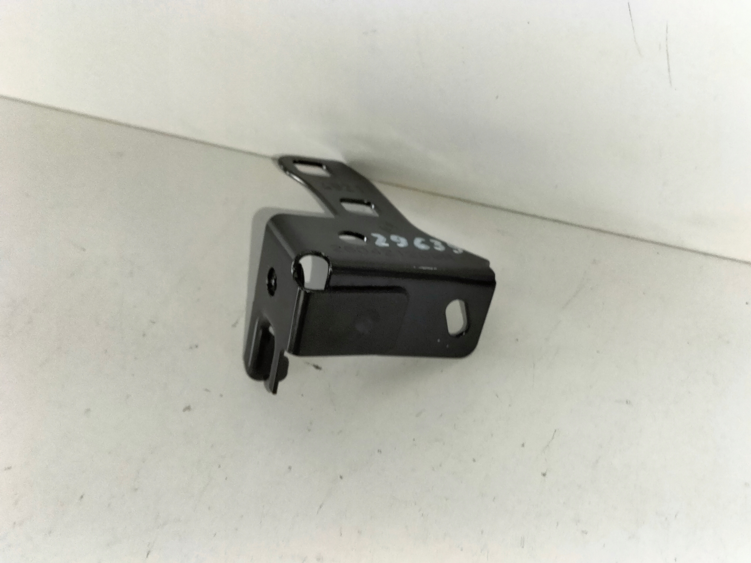 SUPPORT PLAQUE AILE AVANT GAUCHE DACIA SANDERO III 20
