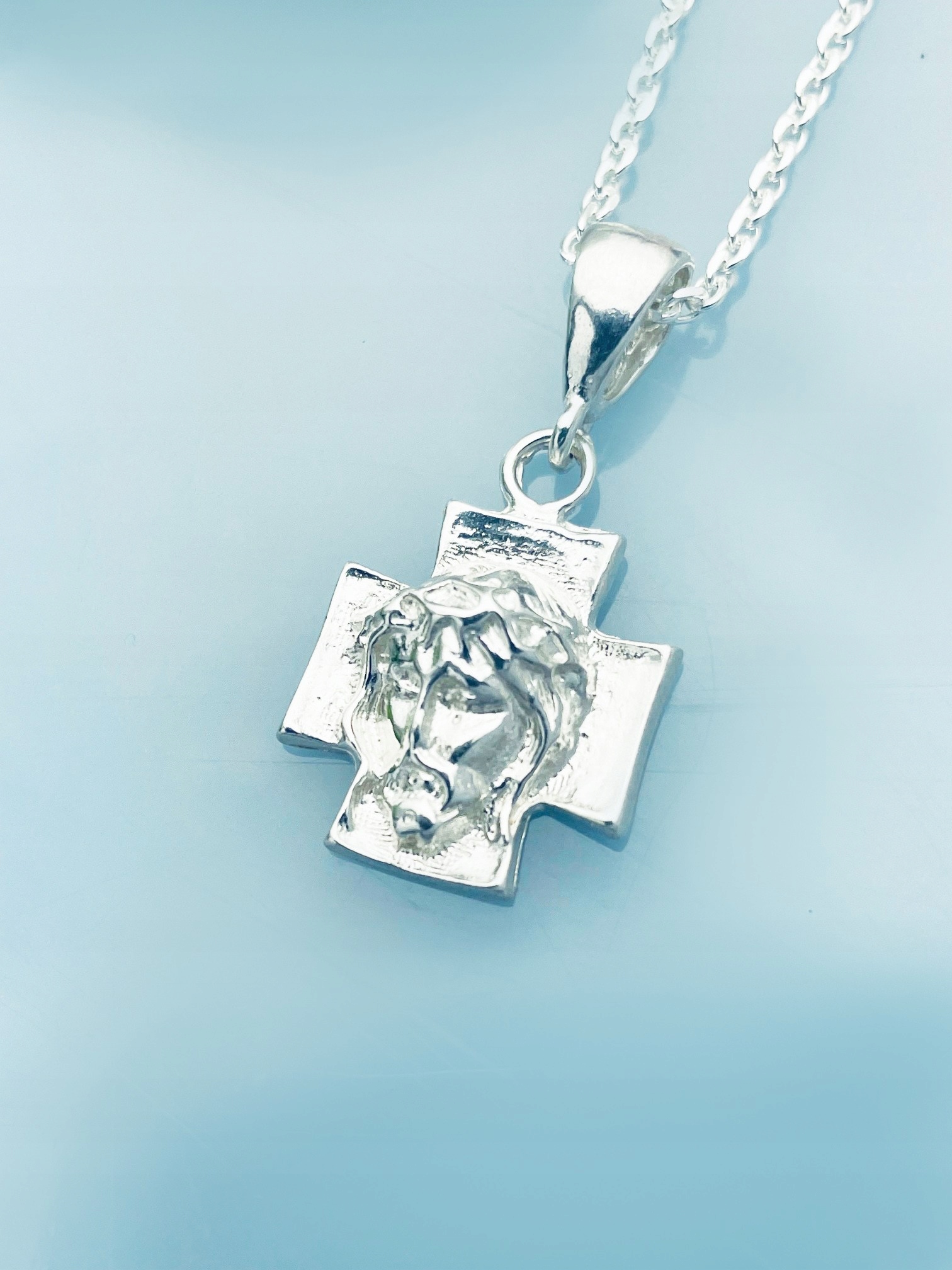 Stříbrný medailonek Ježíš s trnovou korunou Svaté Přijímání Křest