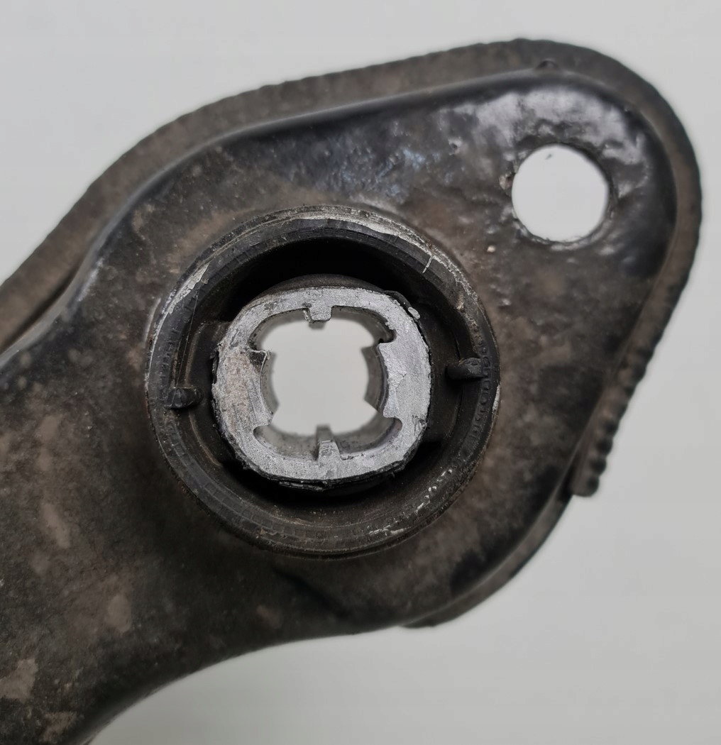 WÓZEK SANKI BELKA TRAWERS TYŁ VOLVO XC70 4X4 Producent części Volvo OE