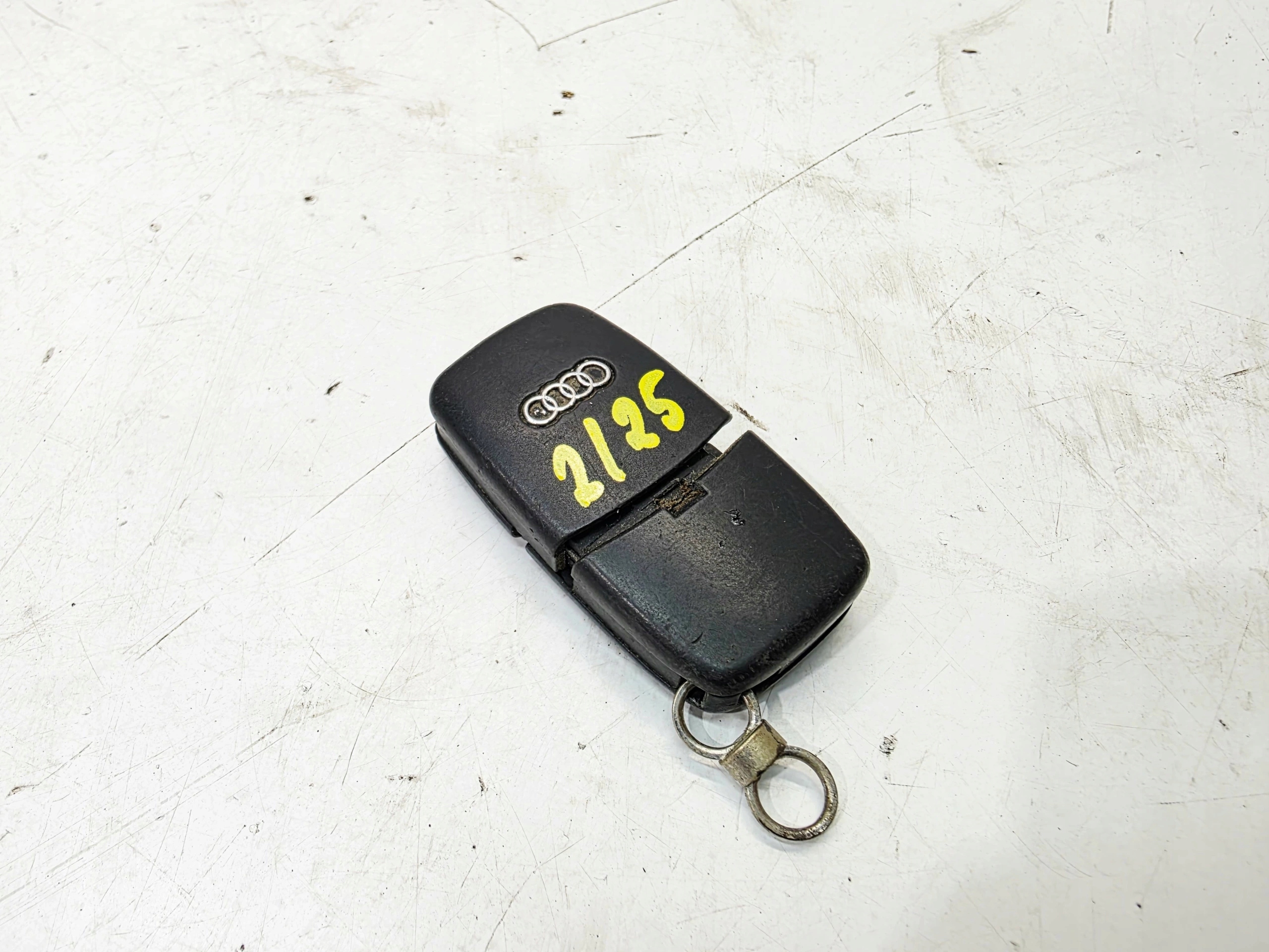 key PILOT SCYZORYK AUDI A3 8P 8P0837231 434MHZ 2/25