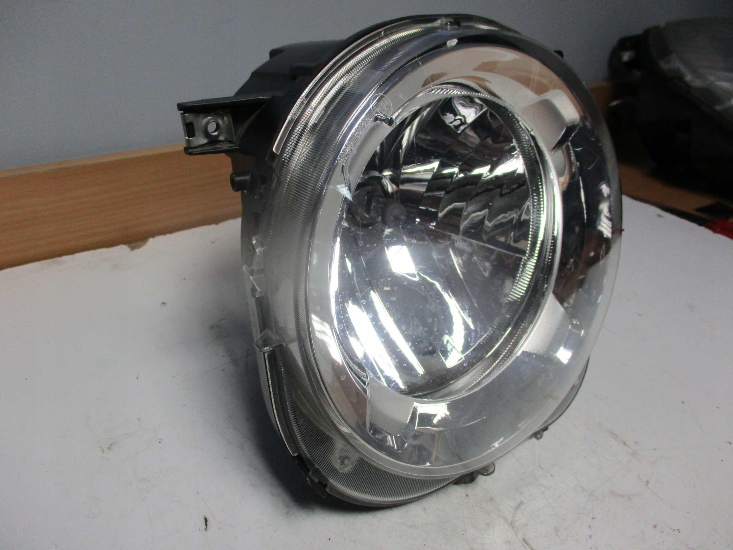 light front right Jeep Renagede 14- EU