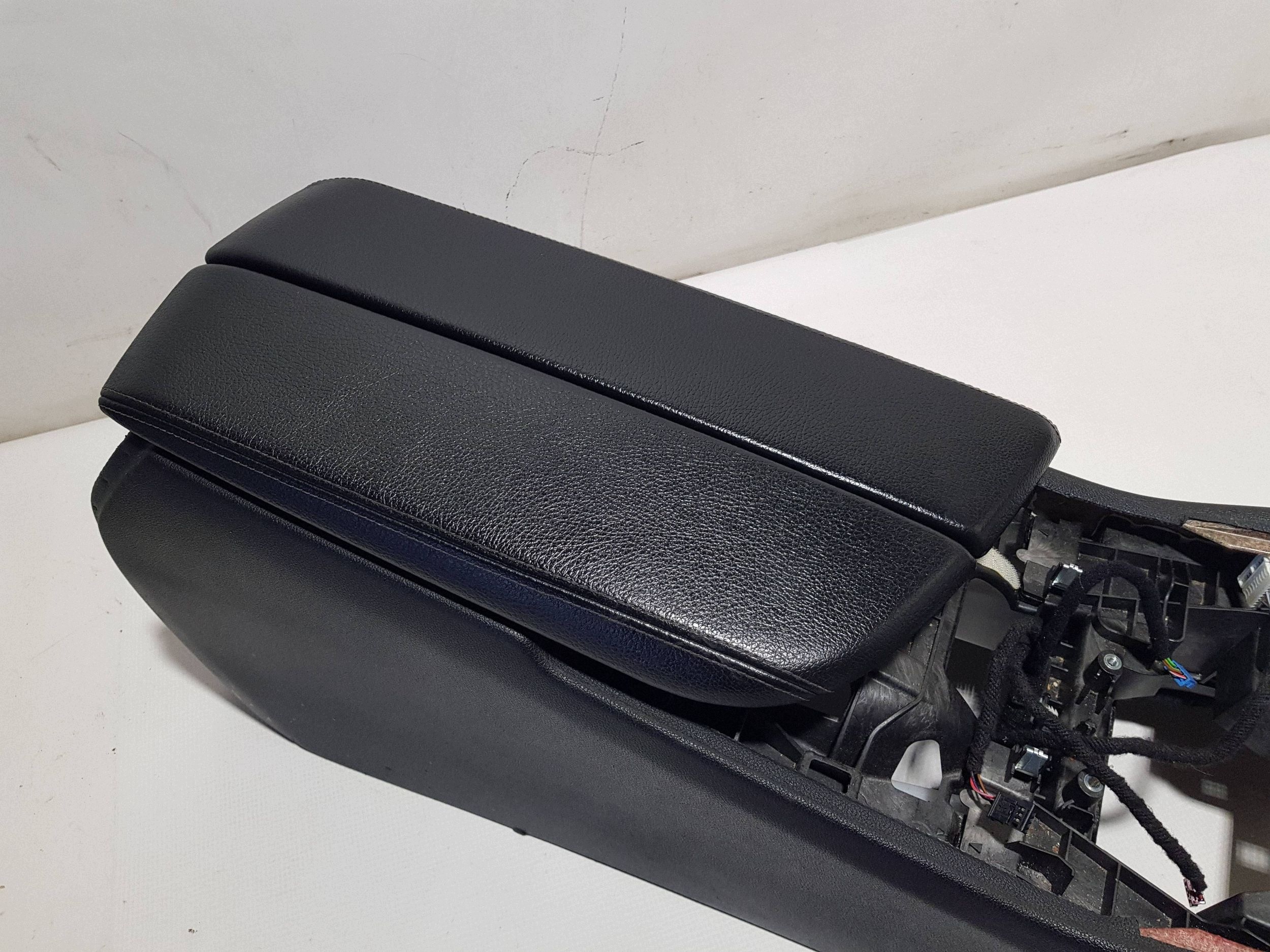 7643001TUNEL bracciolo BMW G30 ANGLIK G31