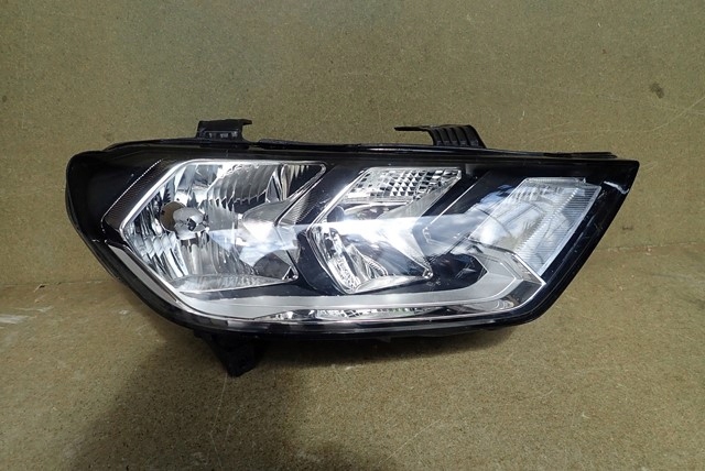 ФАРА ПРАВА ФАРА ПРАВЫЙ AUDI A1 II2a941004