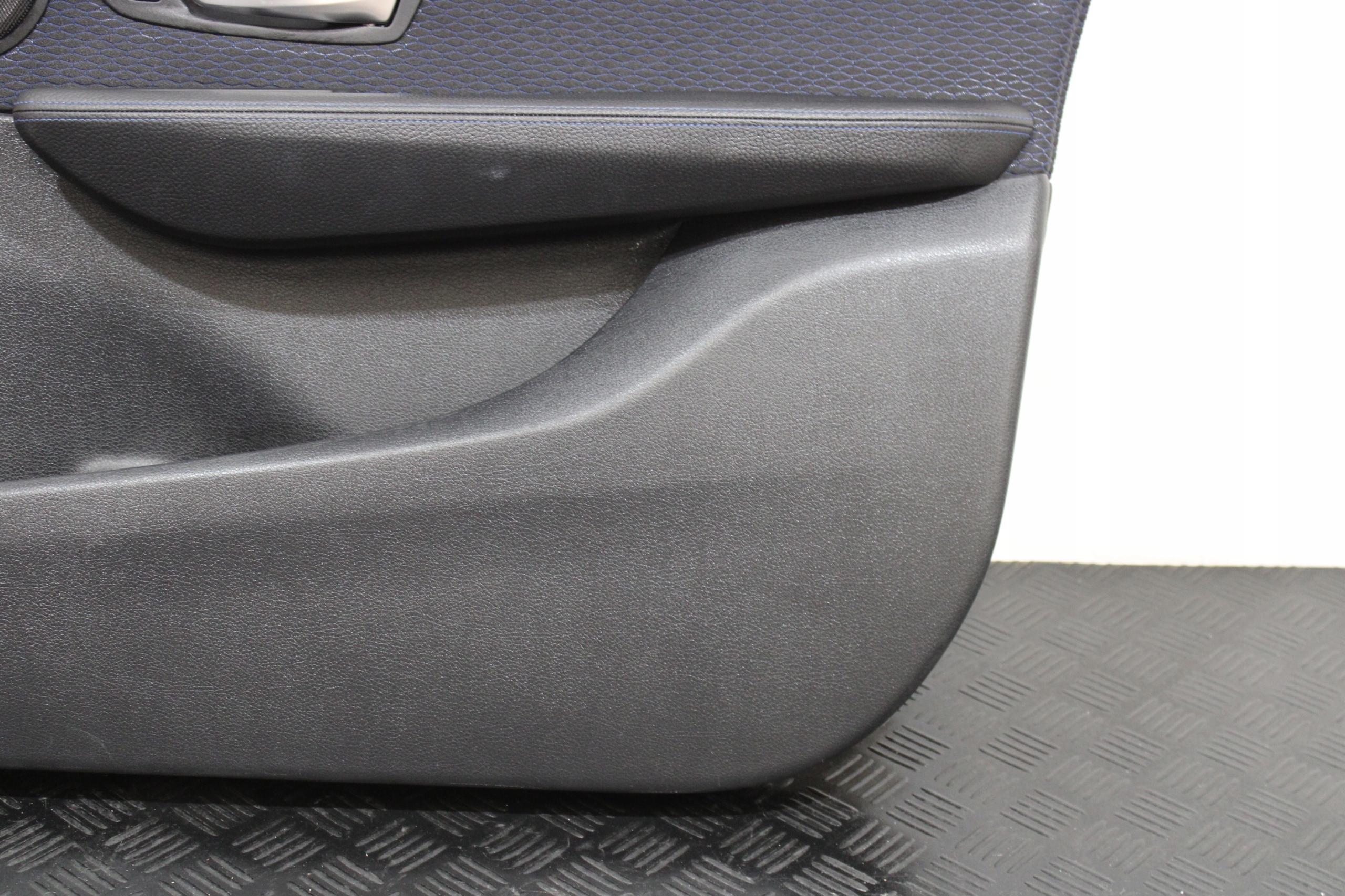 upholstery side door right front BMW 2 F45 ACTIVE TOURER