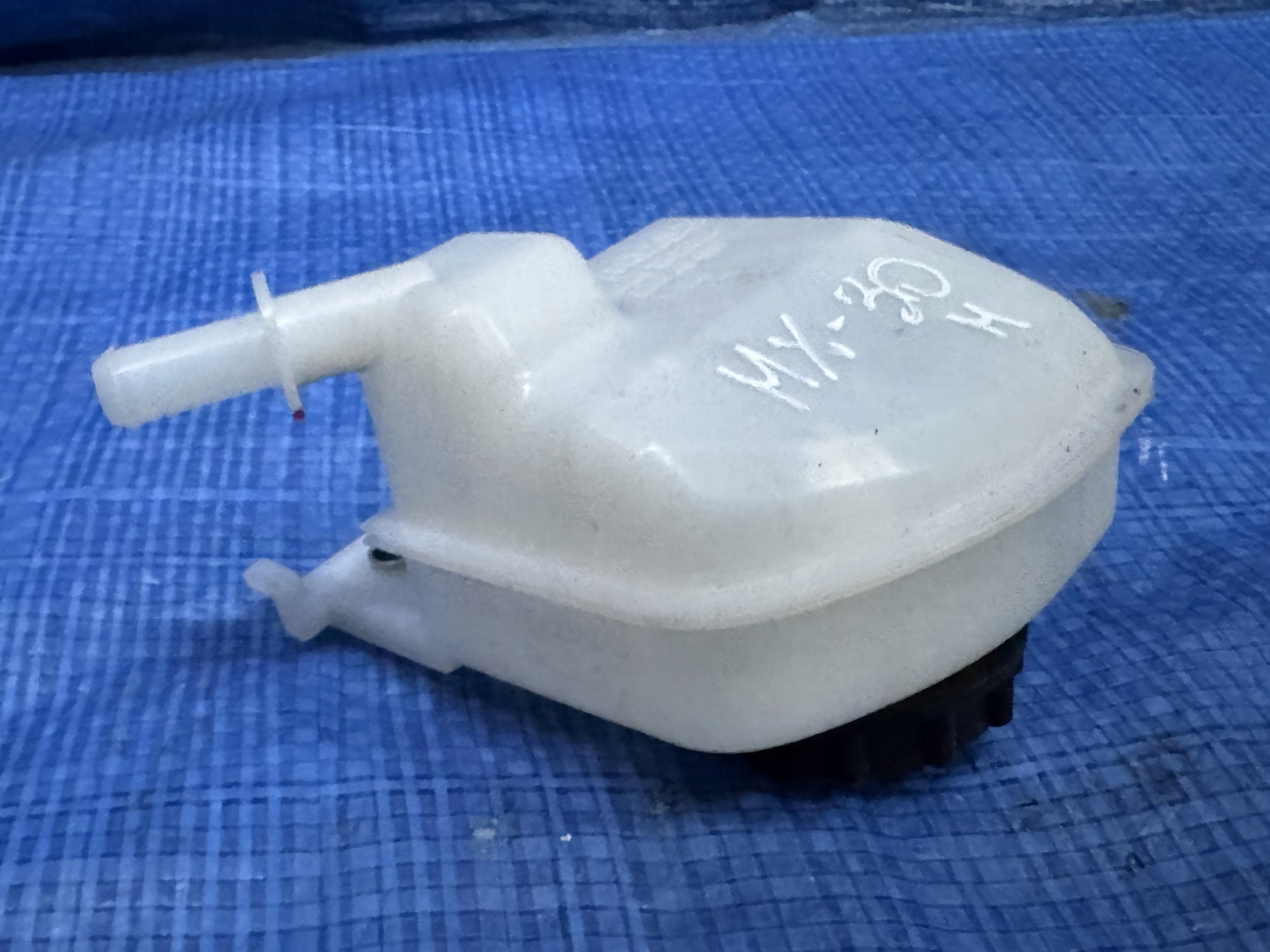 бачок тормозной жидкости mazda MX-30 BDNP43551