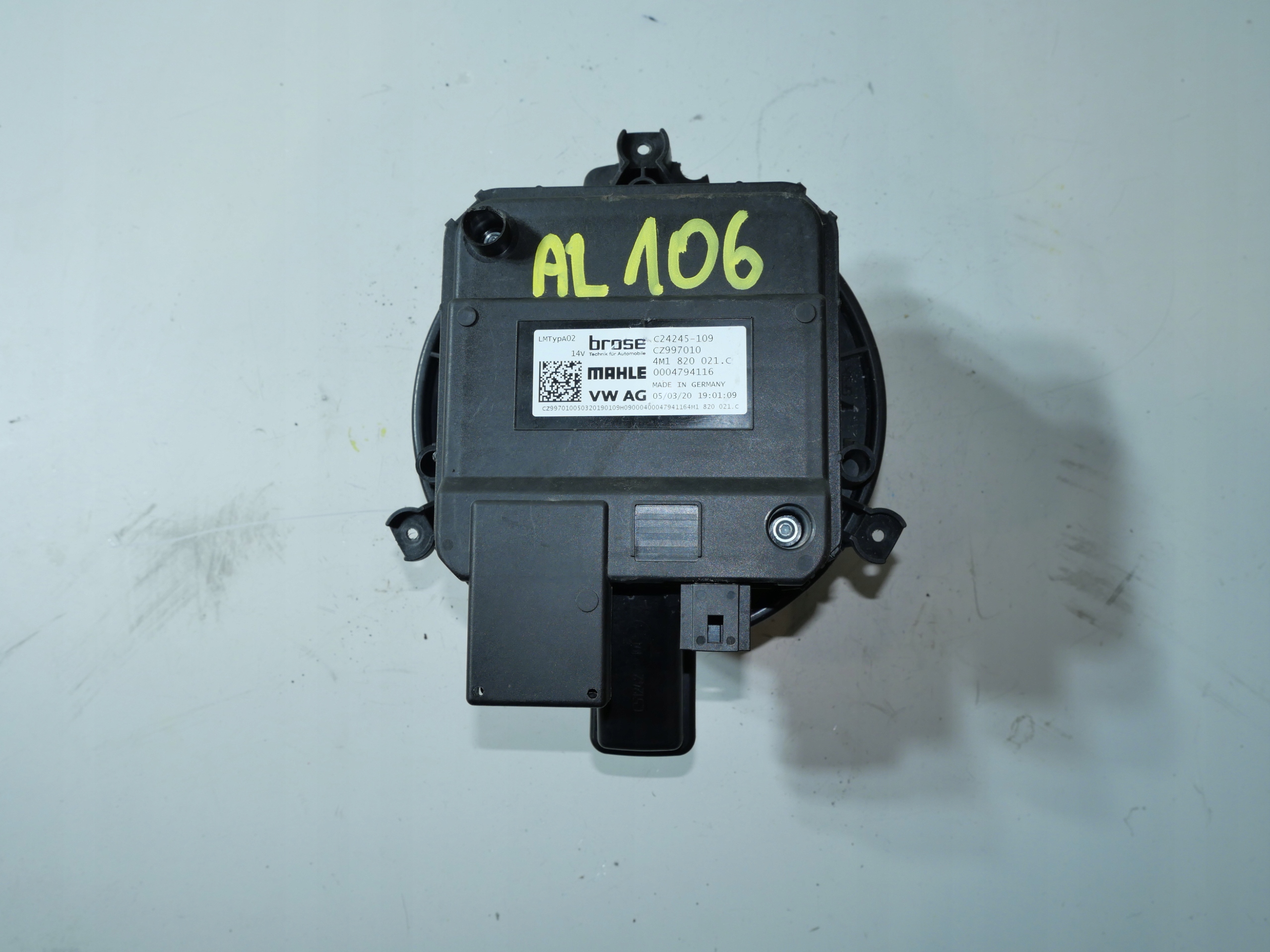 heating air conditioning devices AUDI A4 B9 A5 A6 C8 A8 D5 Q7 4M1820021C