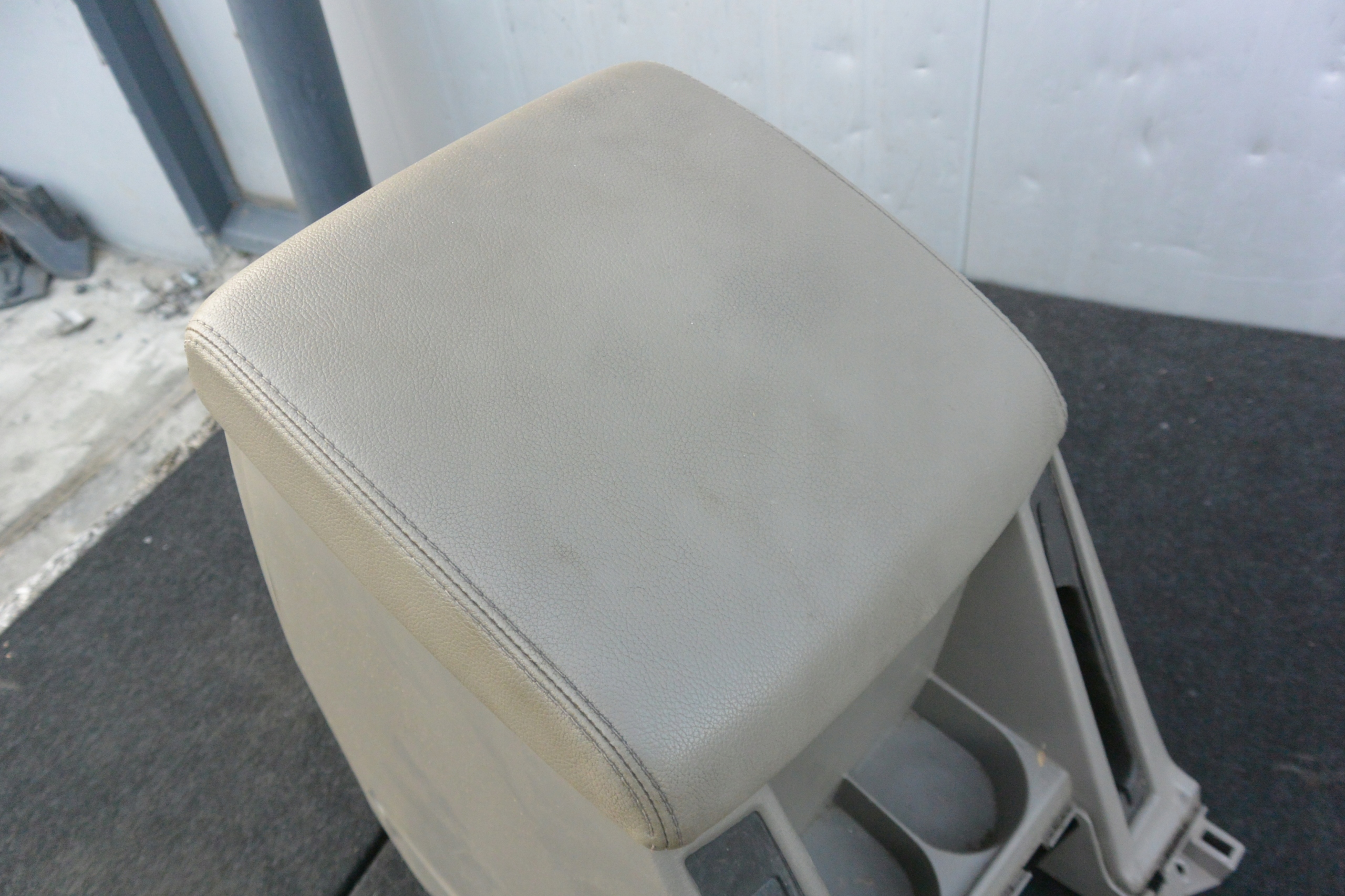 TUNEL central armrest passenger compartment leather NISSAN PATROL Y61