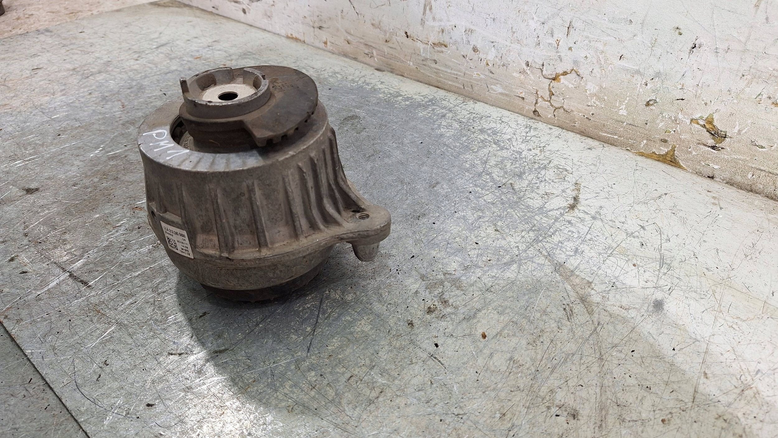 engine mount right A2132400600 MERCEDES W213
