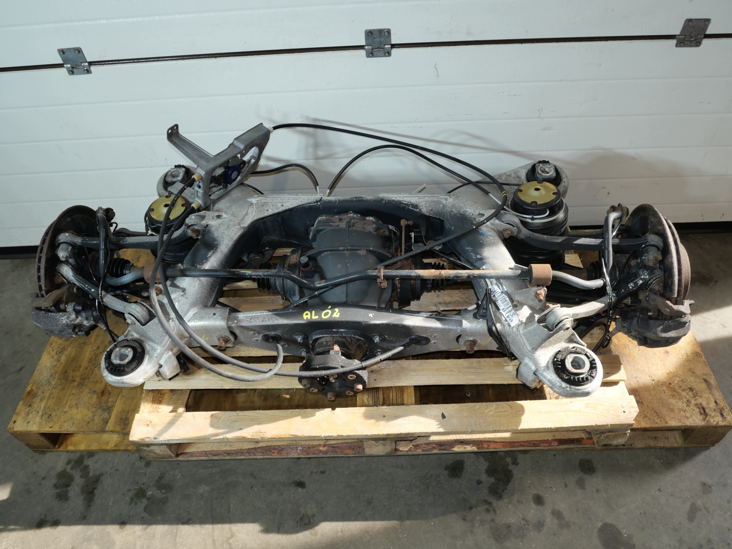 sider sususpension rear. rear part diff MERCEDES 04182116494