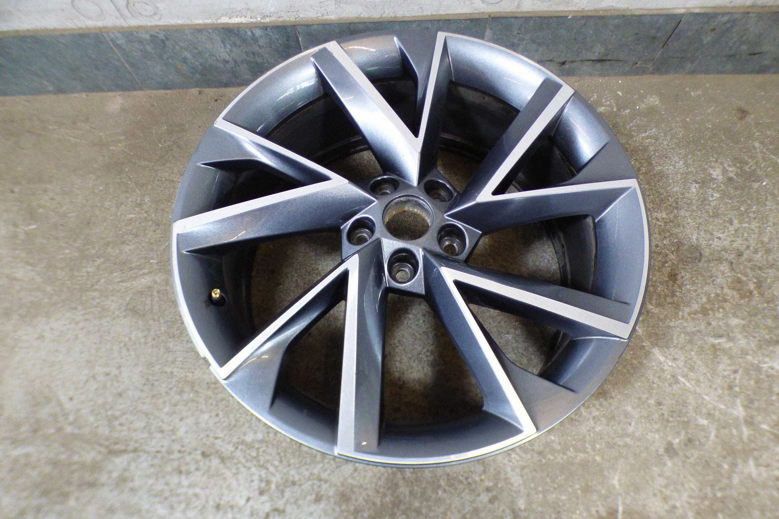 Skoda Superb B8 3V 3V0 disk disk 19 5x112 3V0601025AP 100% PROSTA