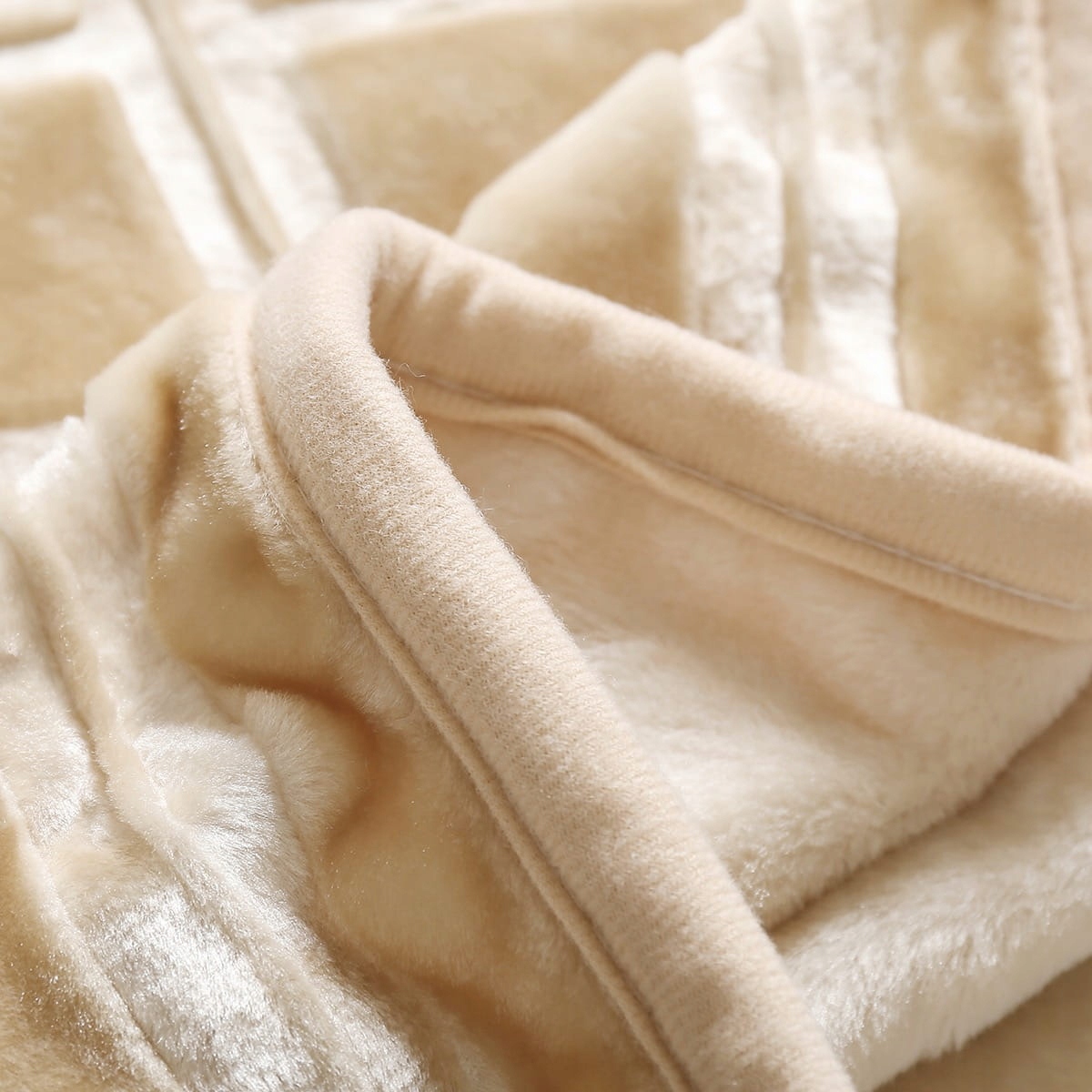 Koc Tłoczony 160x200 Akrylowy VITO beż Kolor beżowy