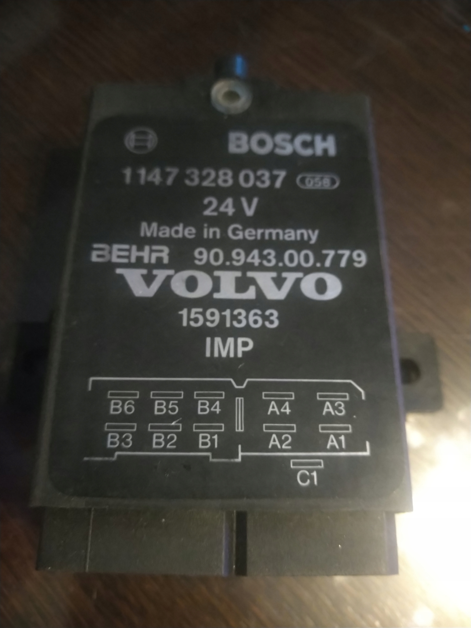 przekaźnik volvo 1591363