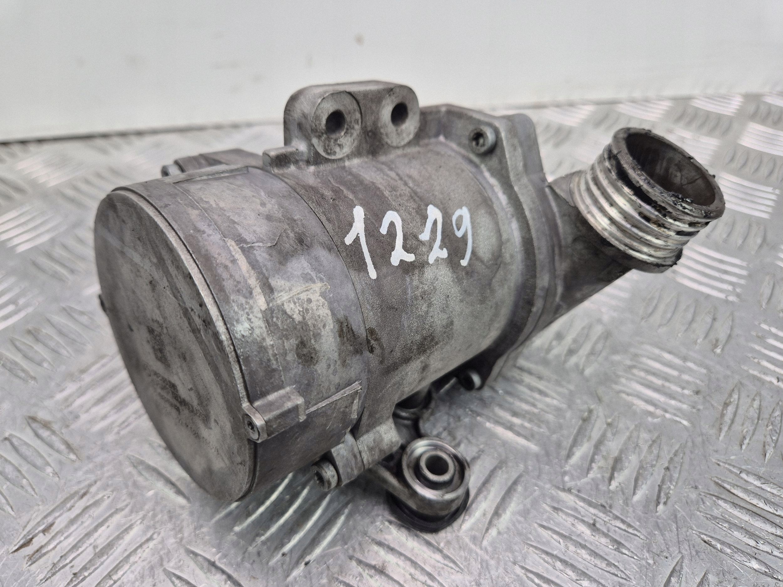 BMW 3 E92 E93 325i water pump 7583836 N52B25AF