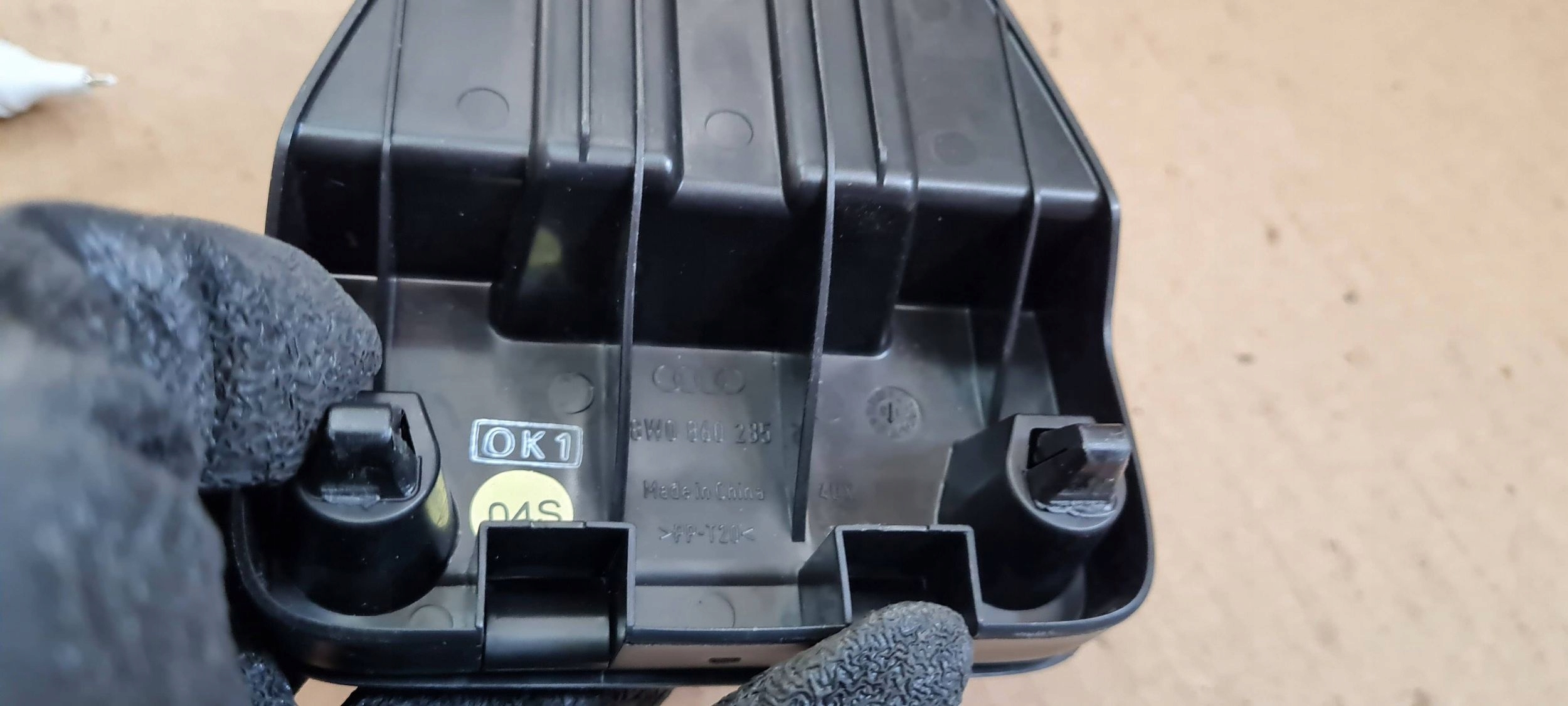 A4 B9 8W bracket holder TROJKATA 8W0860285 A5 8W