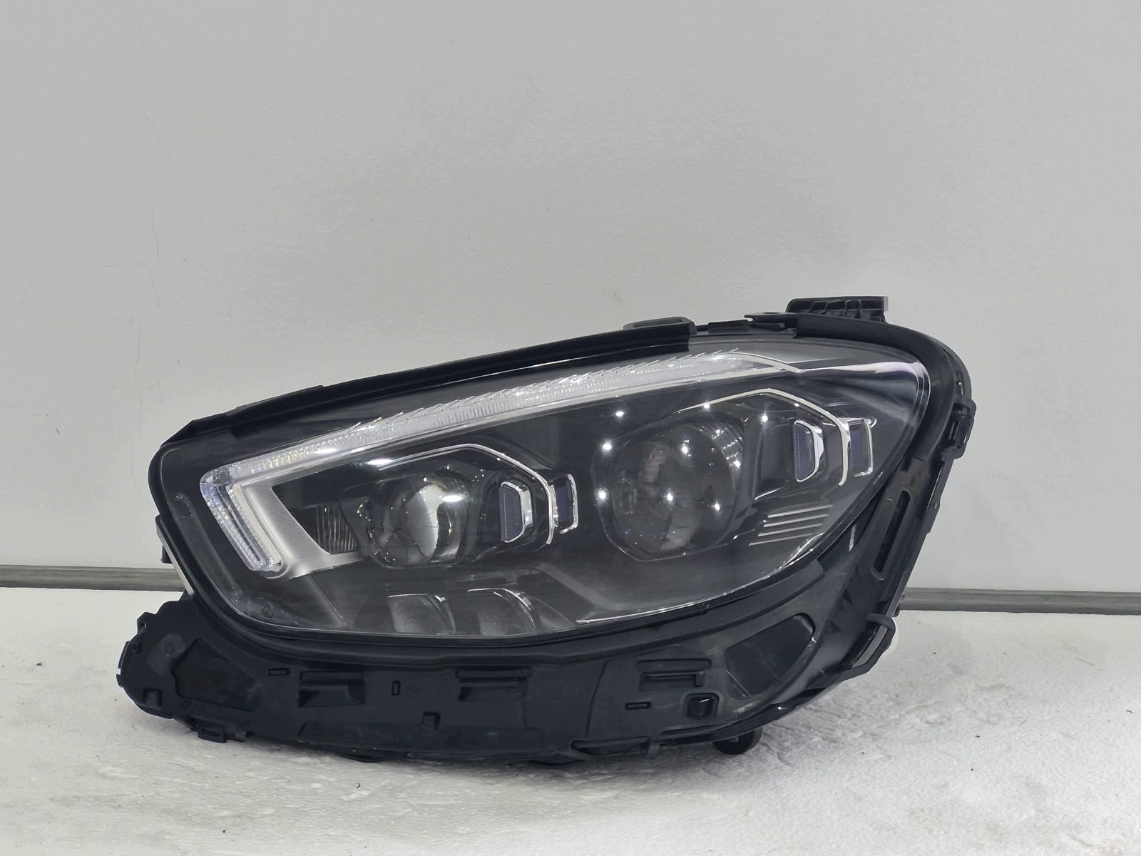 light left Mercedes E W213 LIFT Multibeam LED