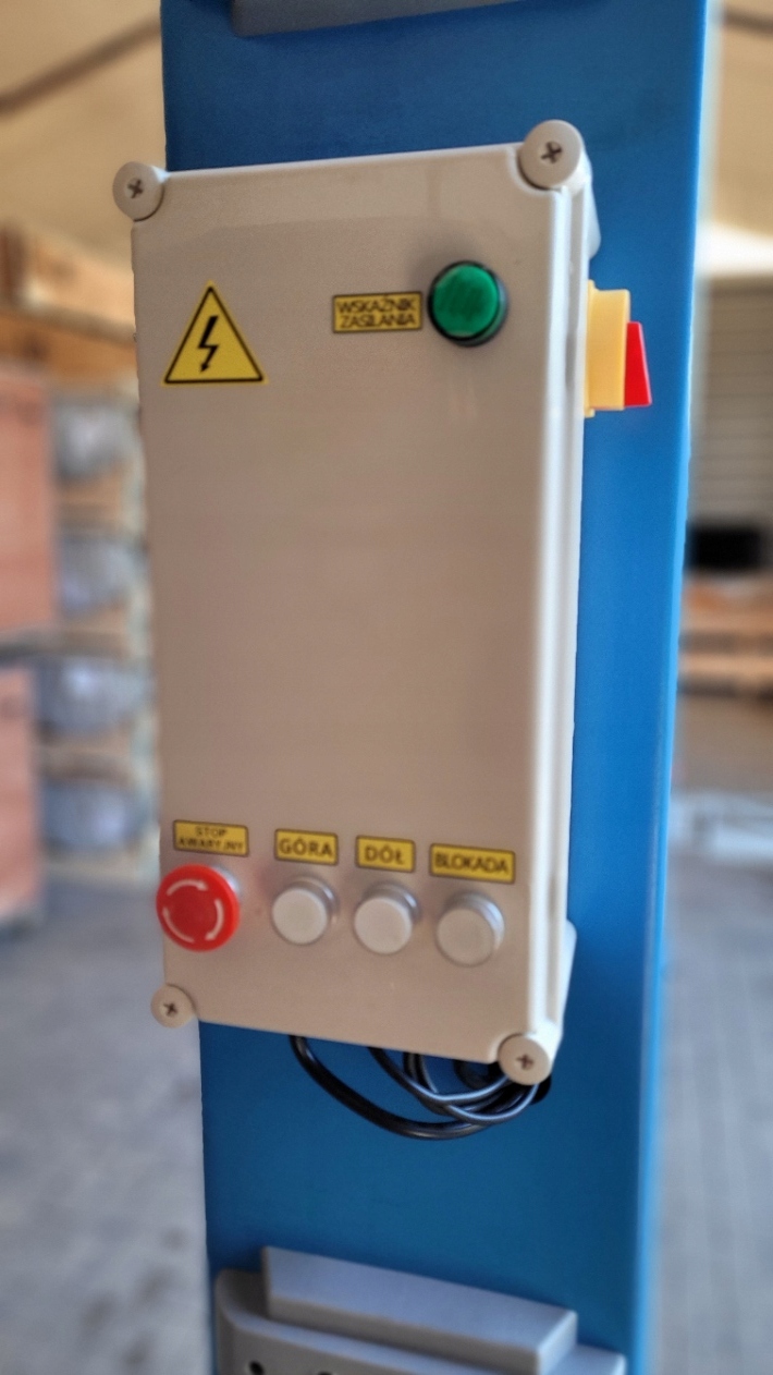 PODNOŚNIK DWUKOLUMNOWY BESTLIFT 240DEE 4000KG Moc silnika 2.2 kW