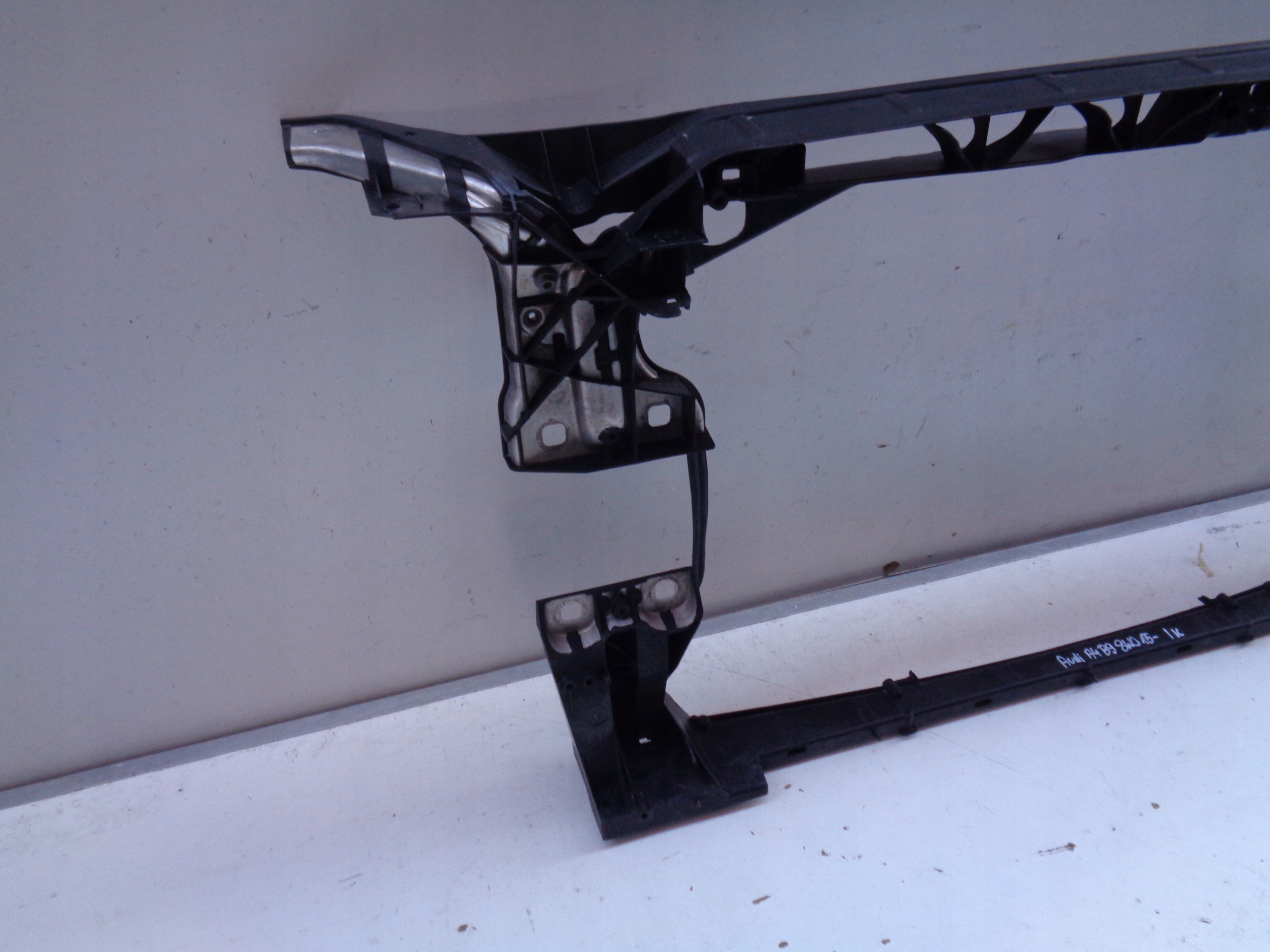 bar, wall front AUDI A4 B9 8W 8W0 15