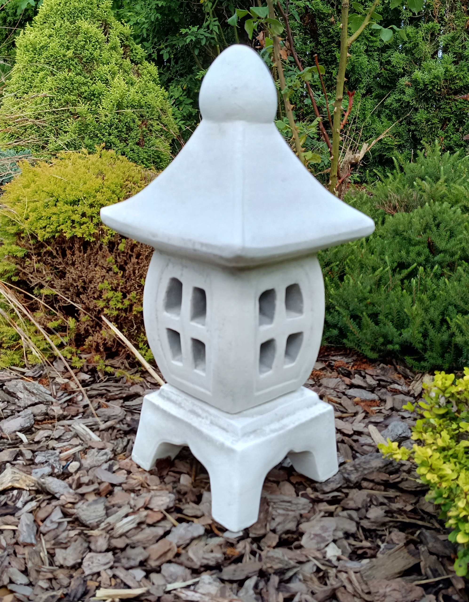 Pagoda „Iwanoue no to no ie“ – betónová ozdoba do záhrady – orientálny štýl