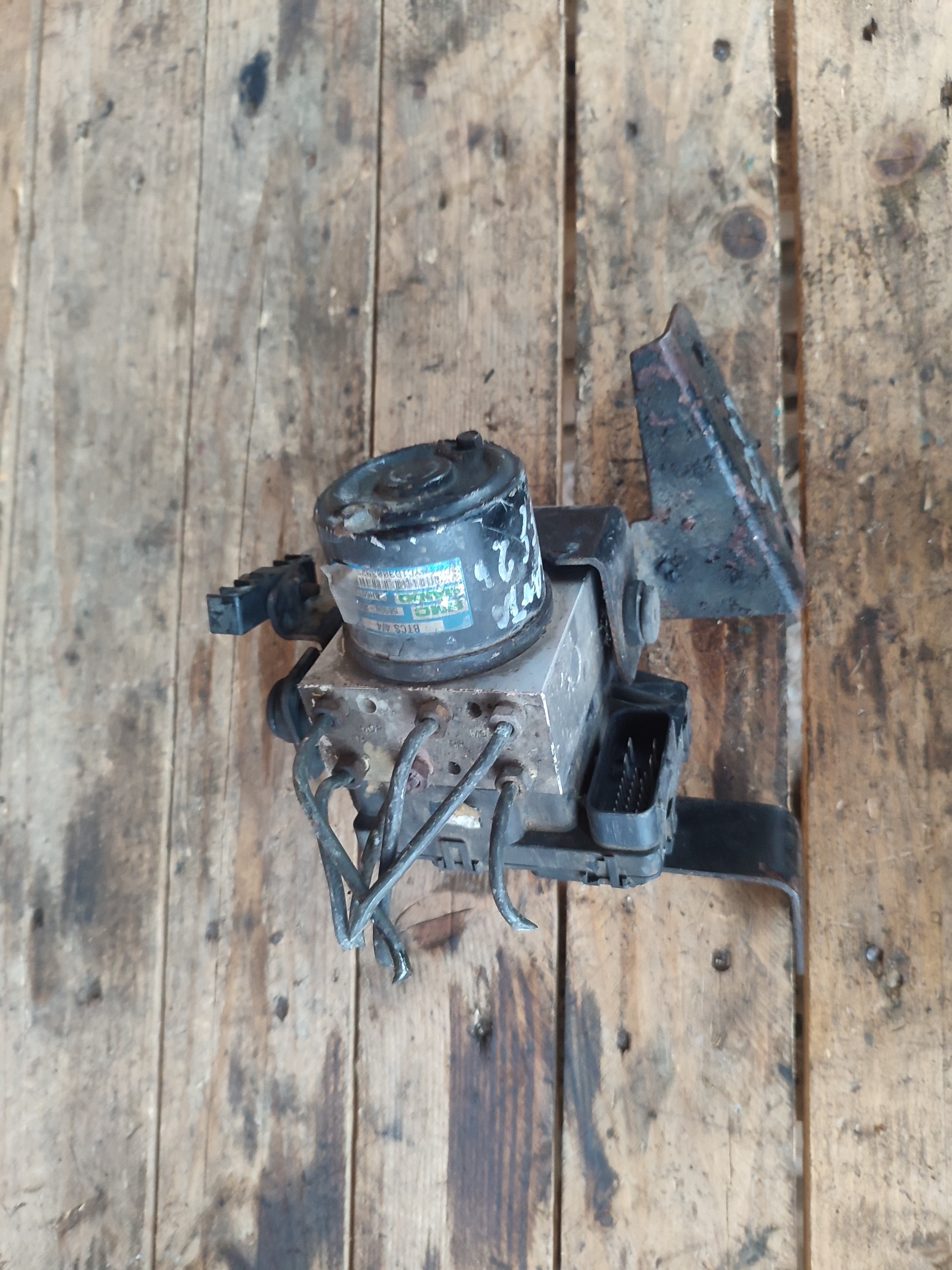 pump control unit ABS HYUNDAI SANTA FE 58900-26070