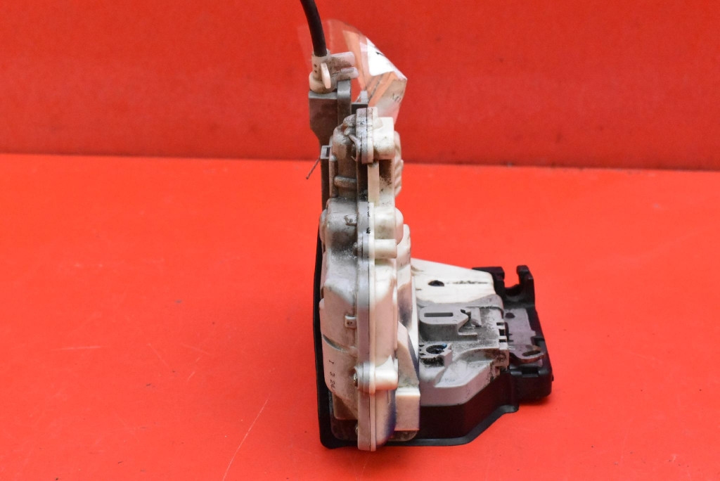 lock door right front front EU 3C4837016A VW PASSAT B6 5D KOMBI 05-10