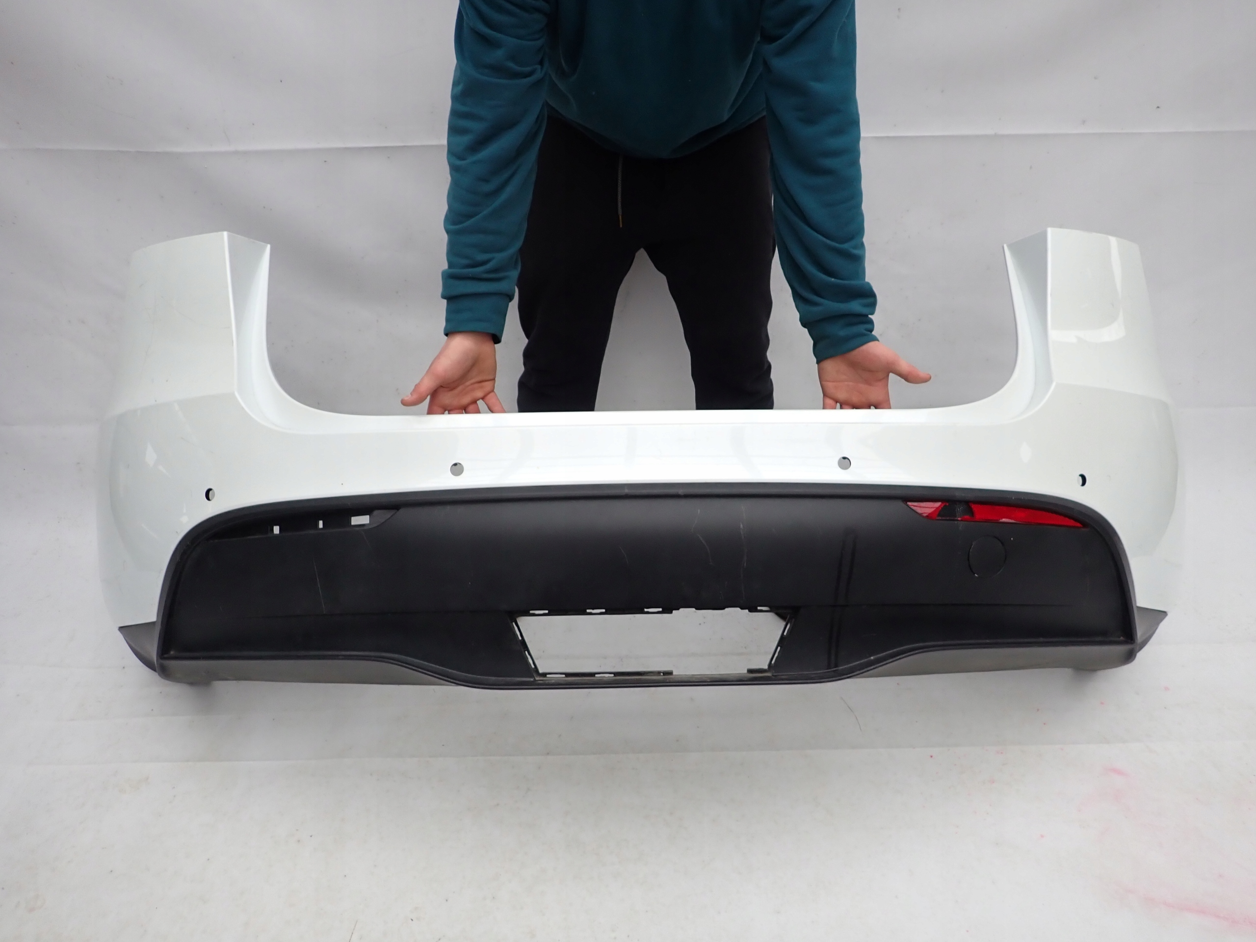 TESLA MODEL Y 20- bumper rear part rear PDC