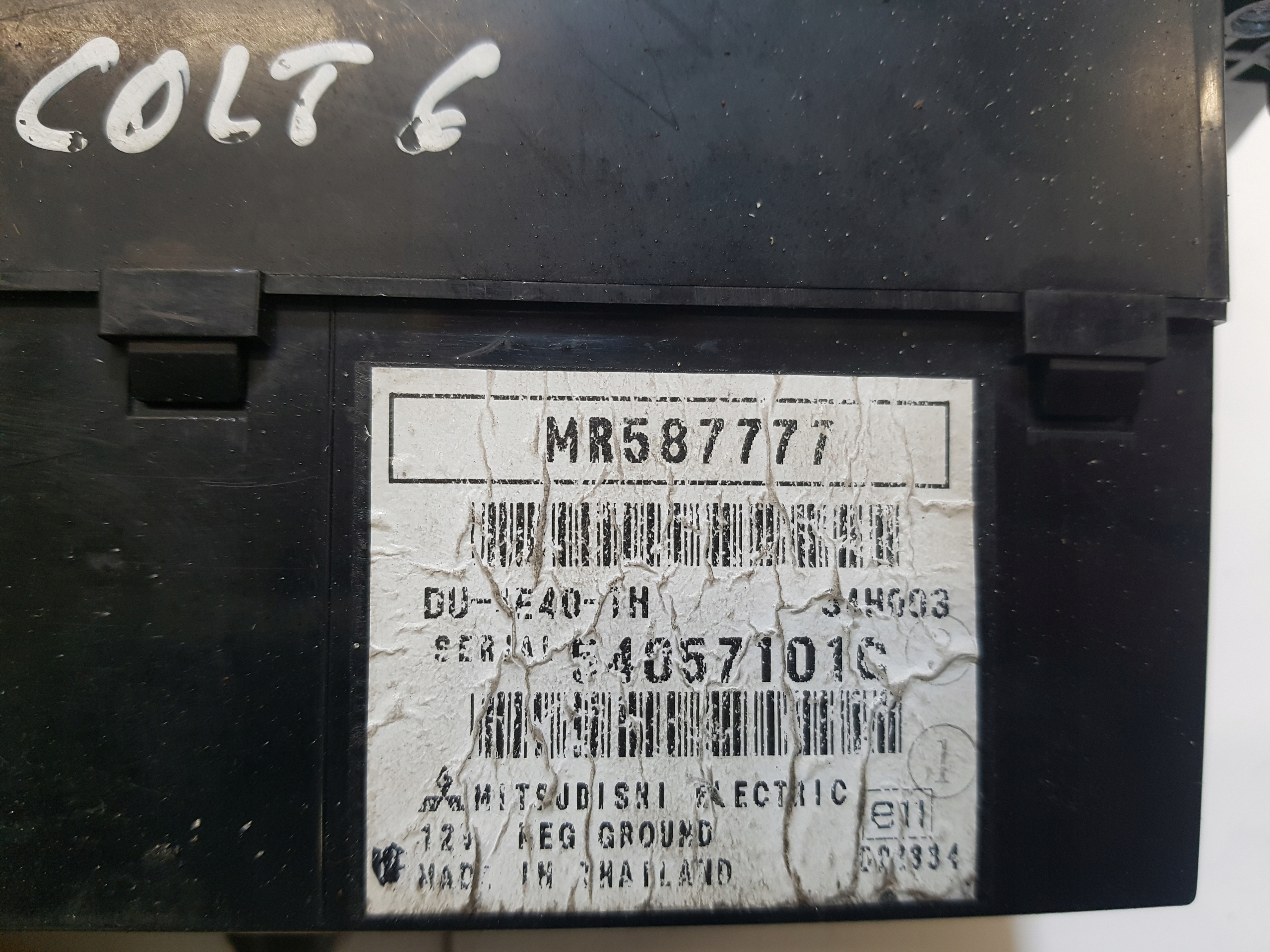 WYŚWIETLACZ MITSUBISHI COLT MR587777 Numer katalogowy części MR587777