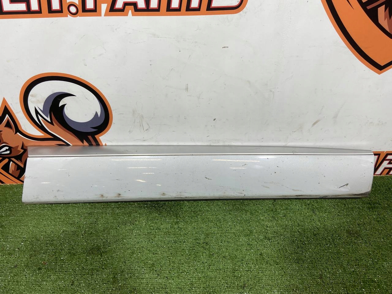 НАКЛАДКА ДВЕРИ ПРАВА ПЕРЕД JAGUAR F-PACE X761 Mk83-21064-Ca8lml