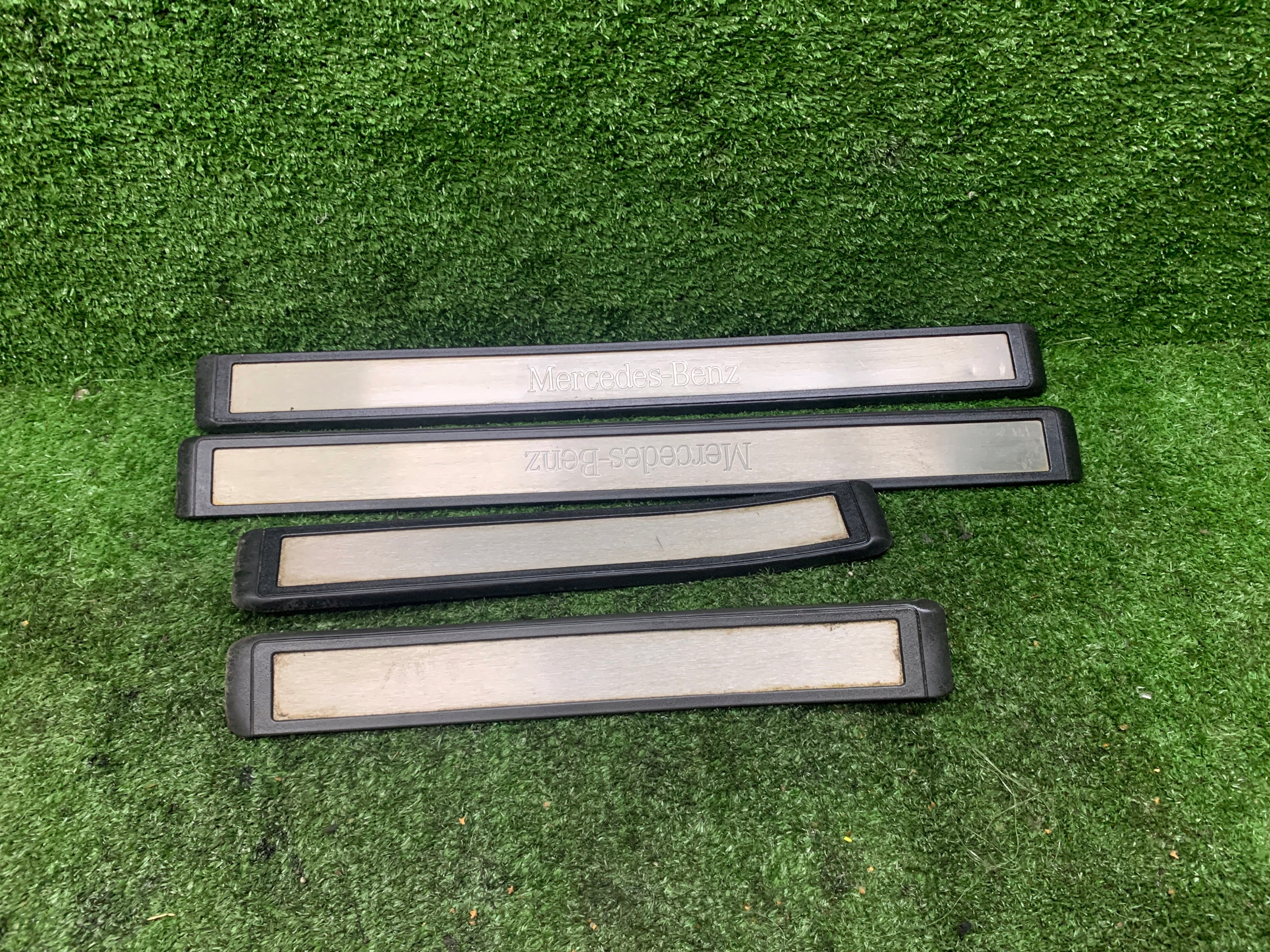 LISTWA LISTWY PROGOWE PROGOWA MERCEDES W211 KOMPKET