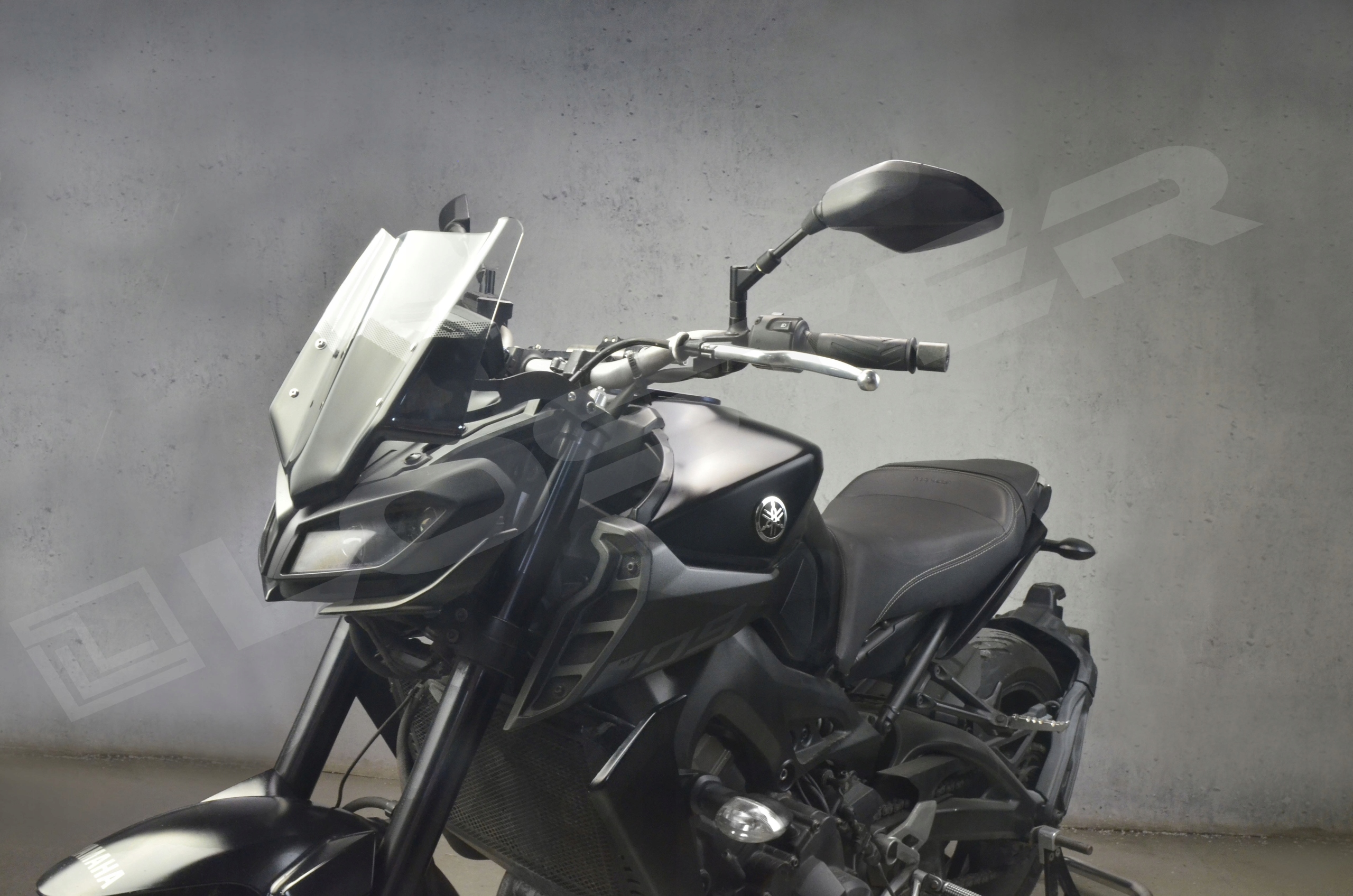 Loster sklo naked Yamaha MT-09 17-20r.