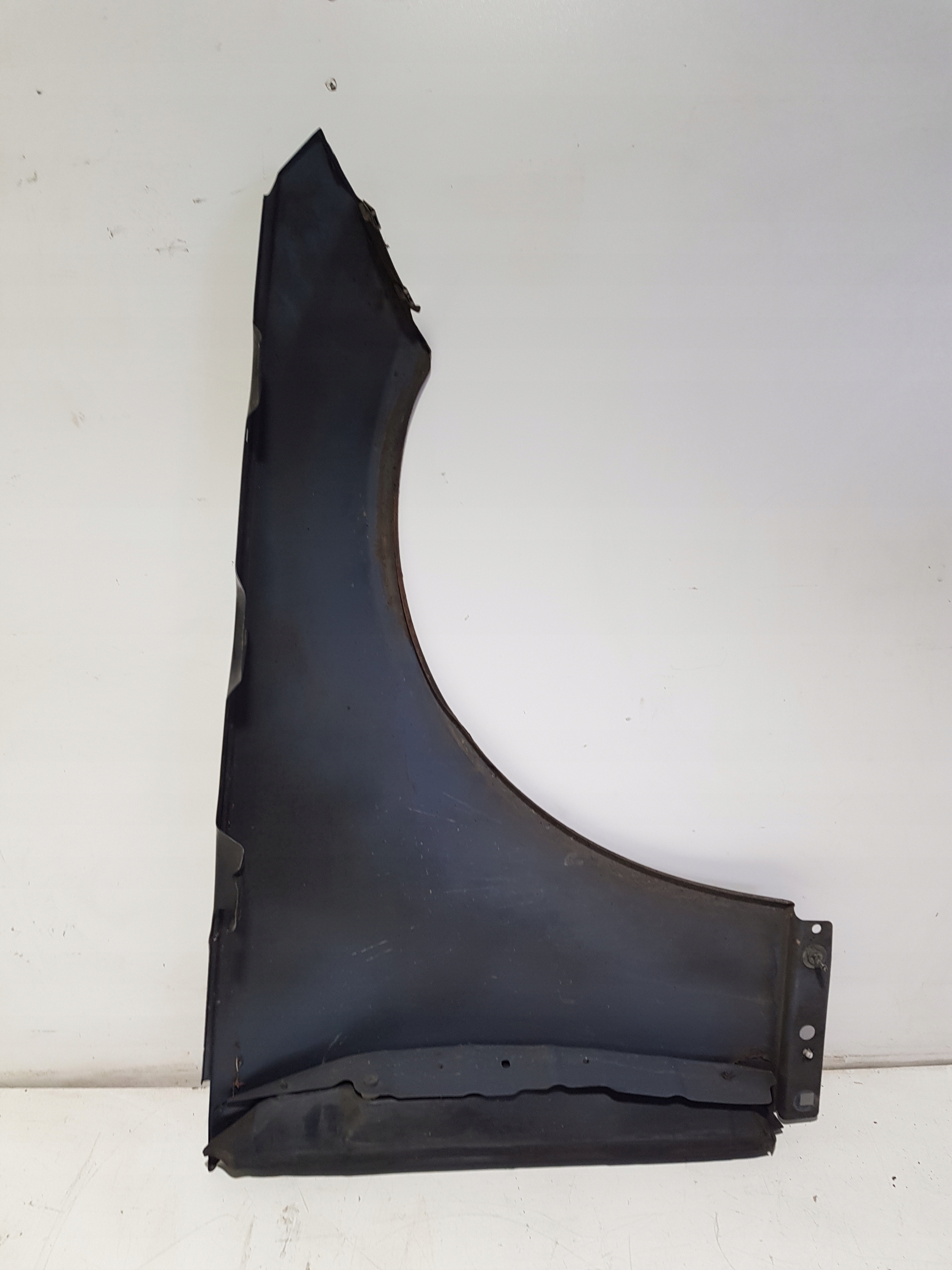 MERCEDES W204 fender left front