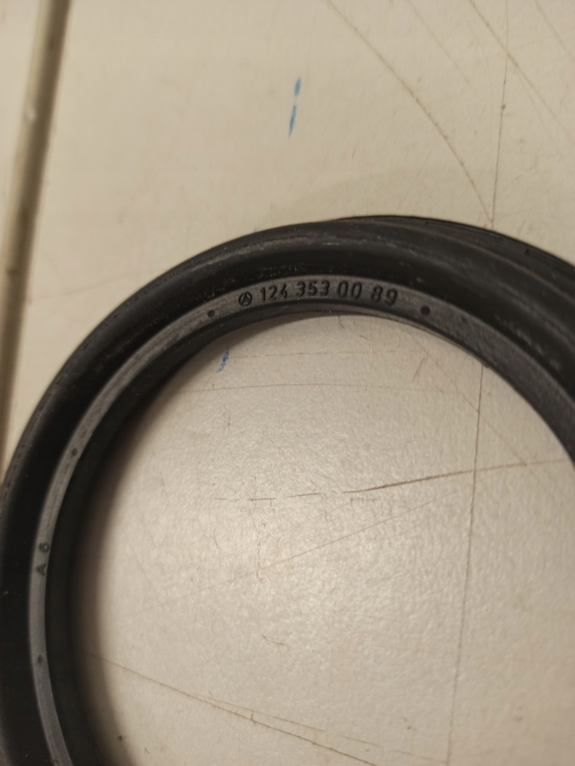 USZCZELNIACZ MECHANIZMU RÓŻNICOWEGO MERCEDES W124 W201 W202 A1243530089 Producent części Mercedes-Benz OE